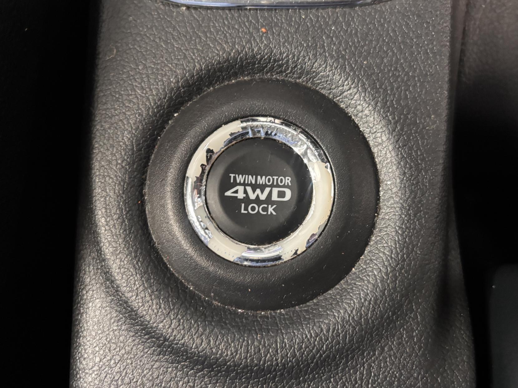 Mitsubishi Outlander - Image 16