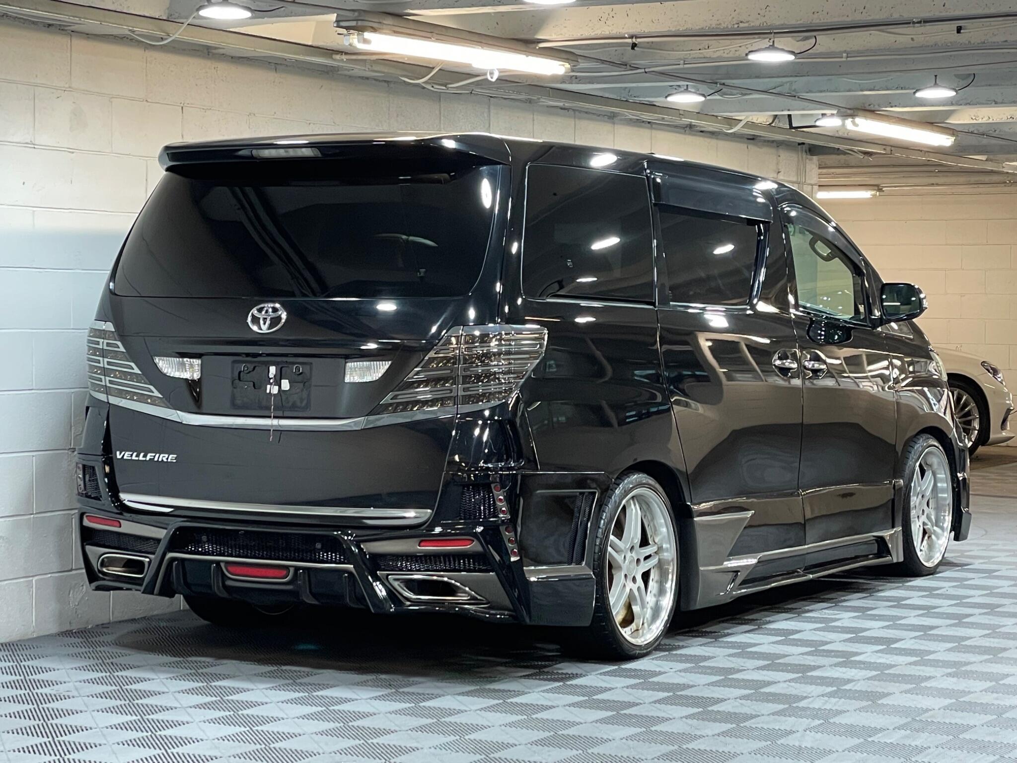 Toyota Vellfire - Image 4