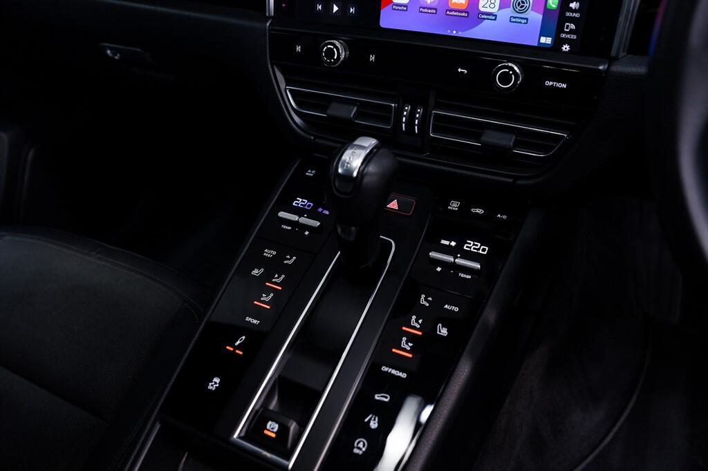 Porsche Macan - Image 18