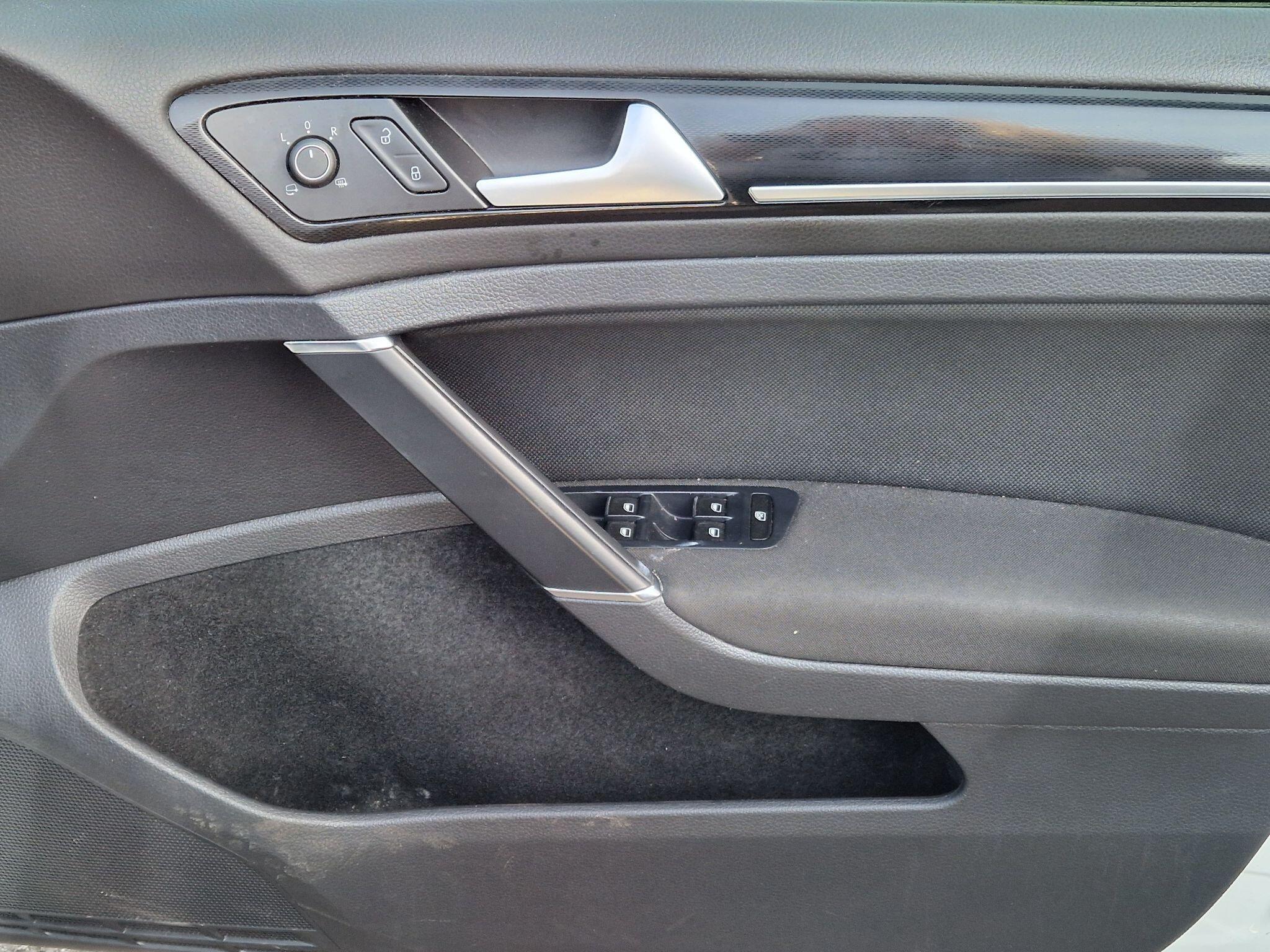 Volkswagen Golf - Image 28