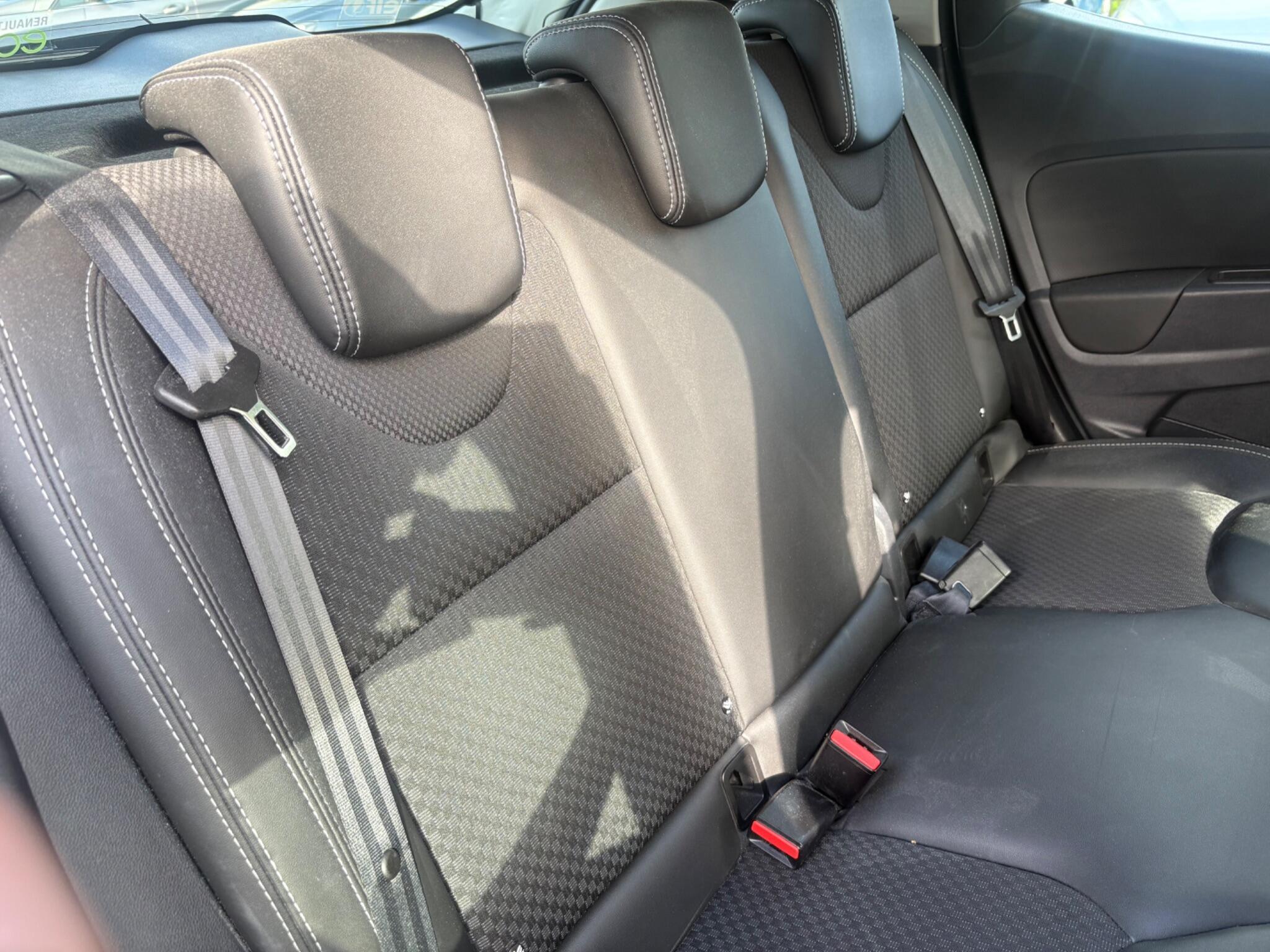 Renault Clio - Image 24