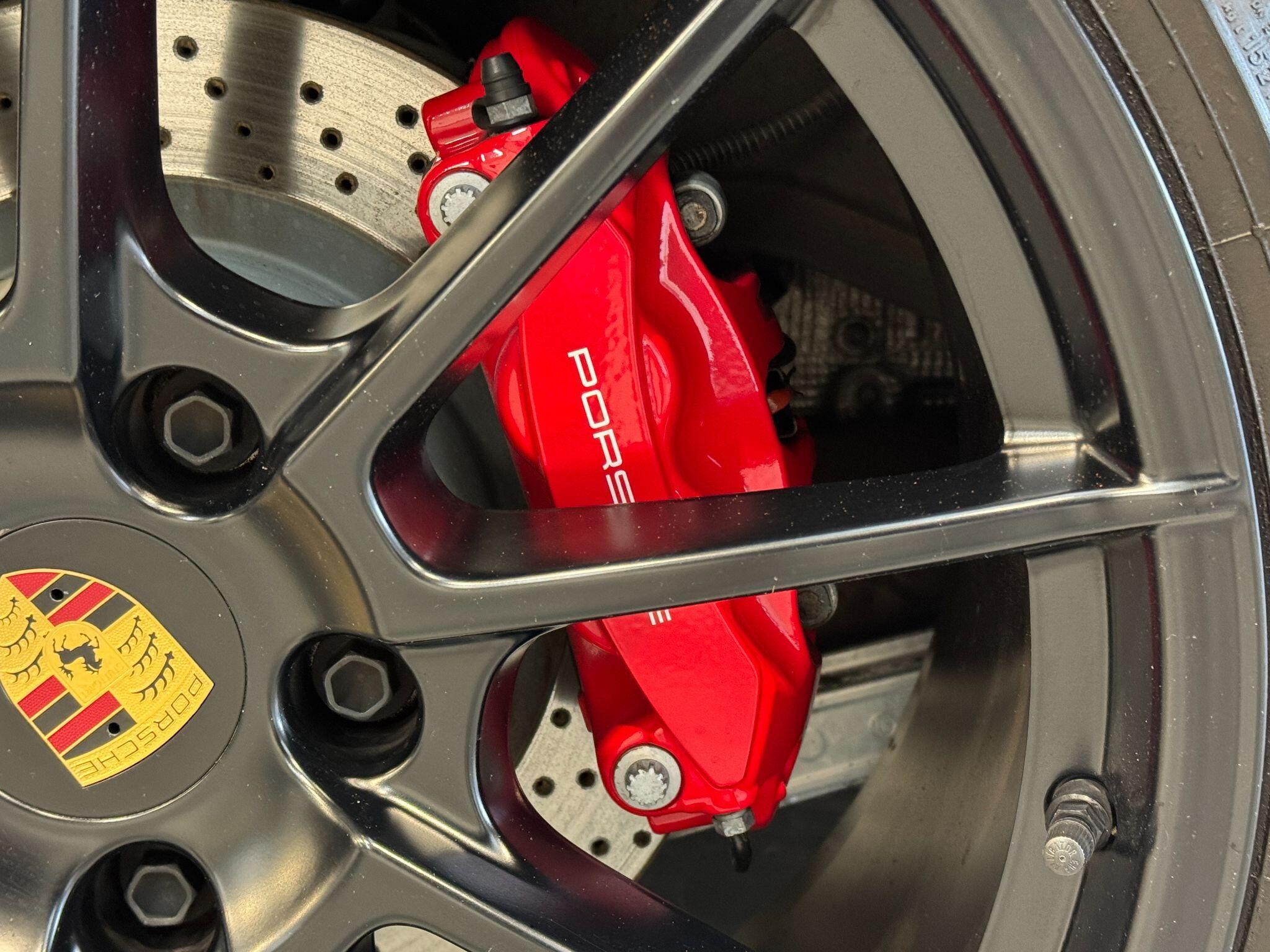 Porsche 718 Cayman - Image 31