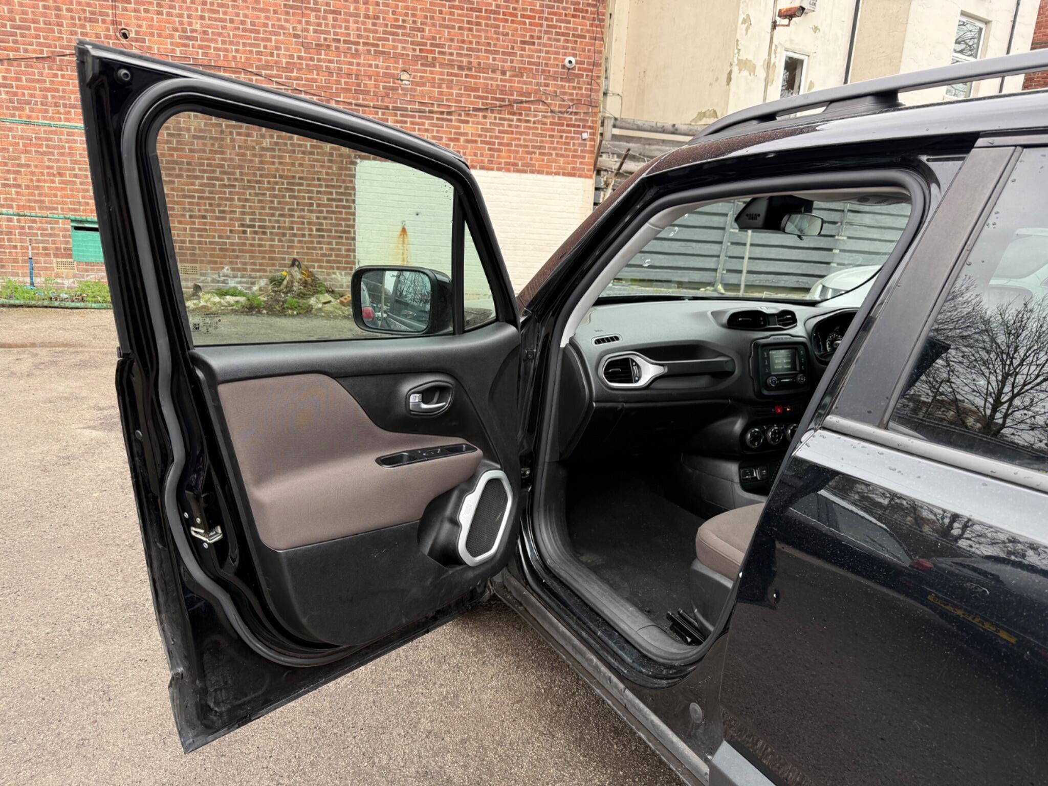 Jeep Renegade - Image 22