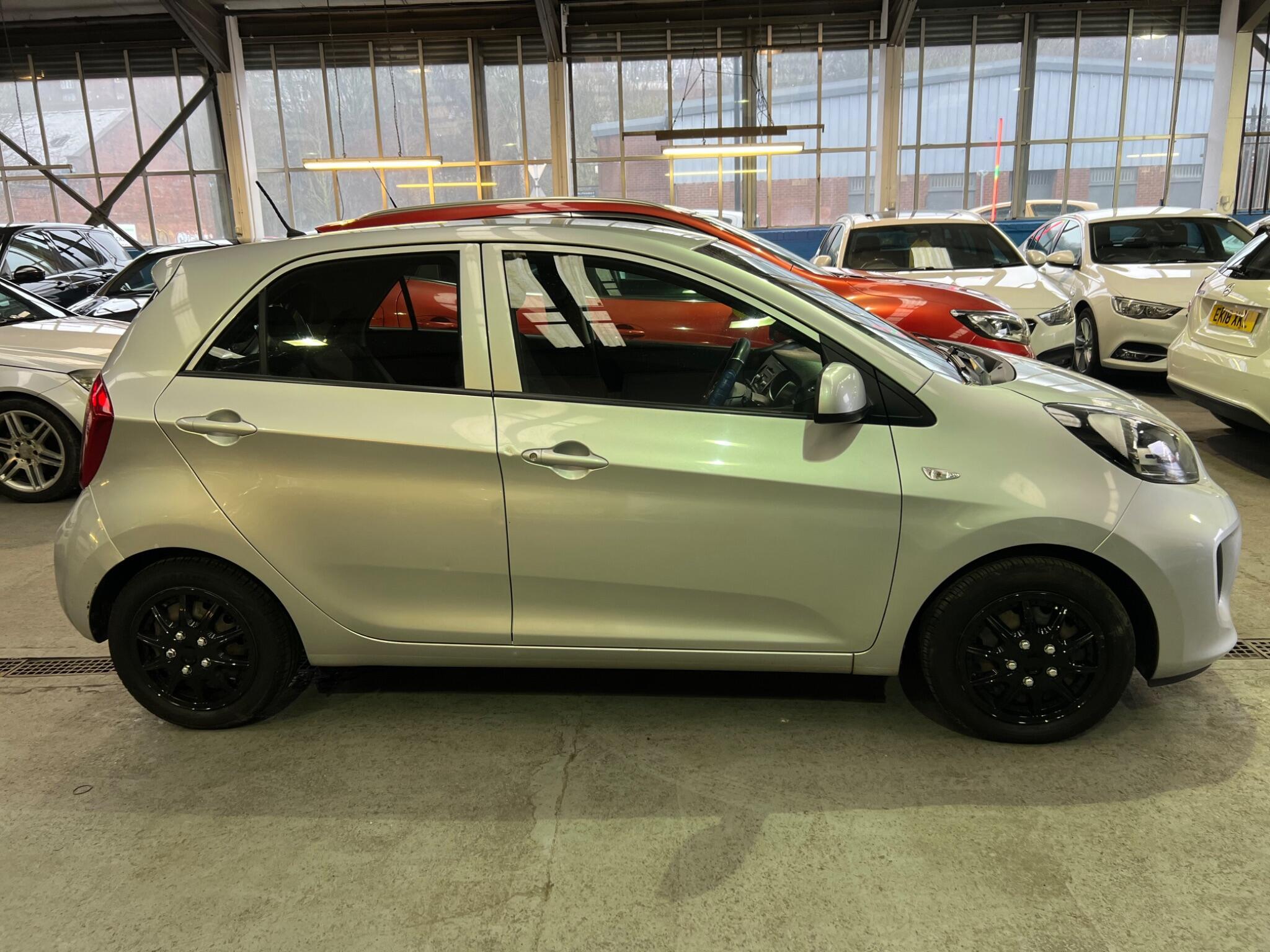 Kia Picanto - Image 9