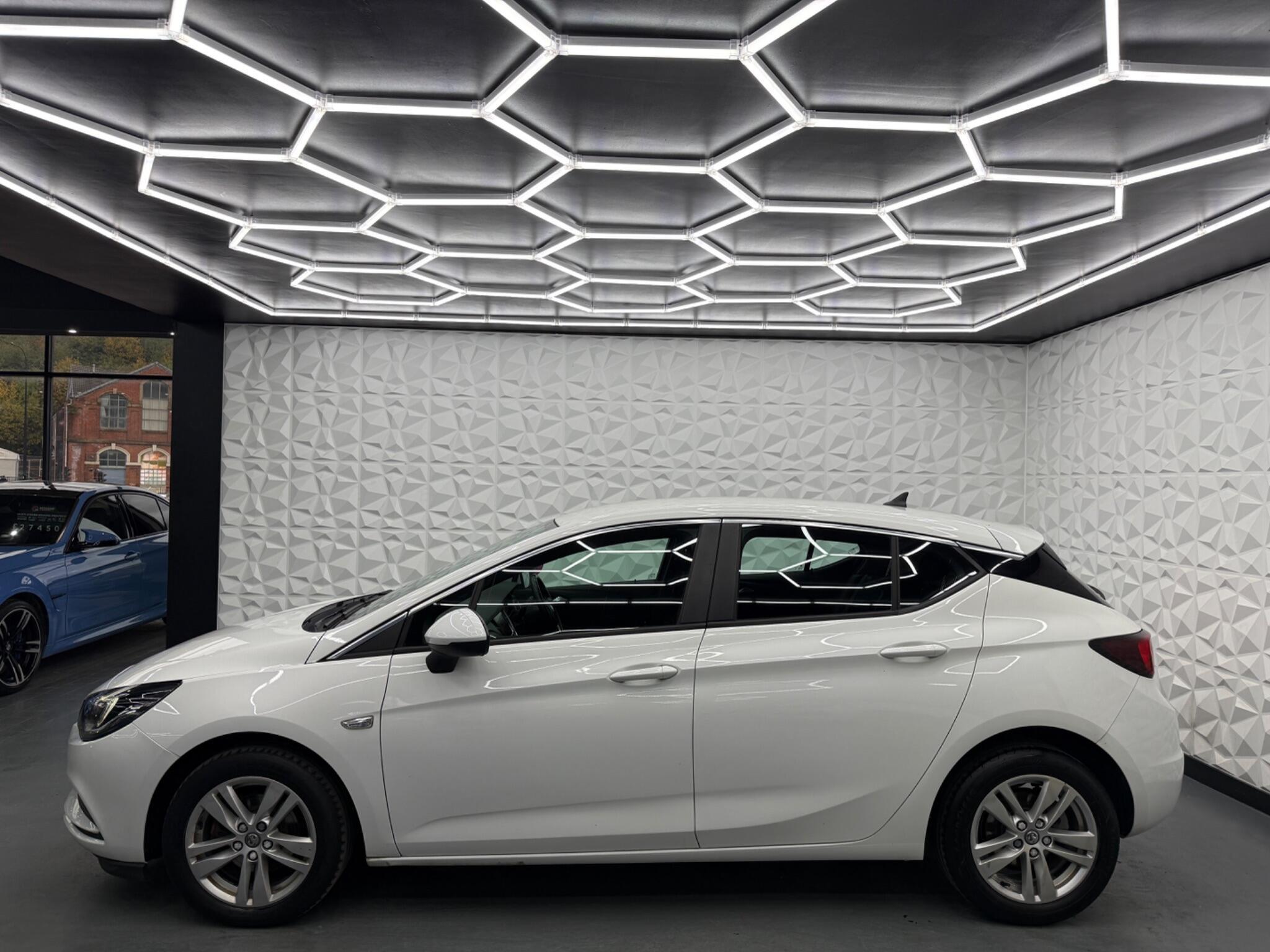 Vauxhall Astra - Image 7
