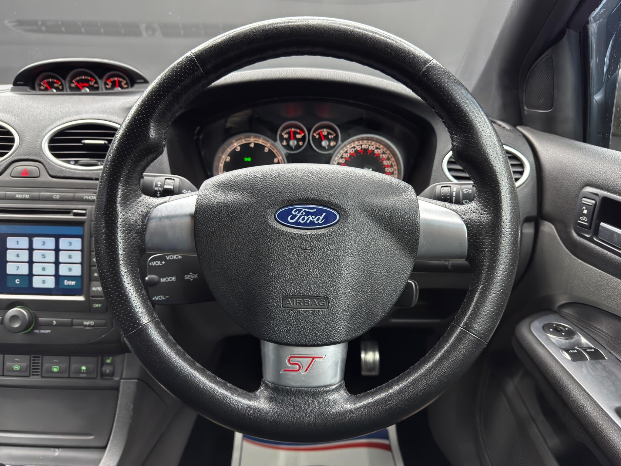 Ford Focus - Image 18
