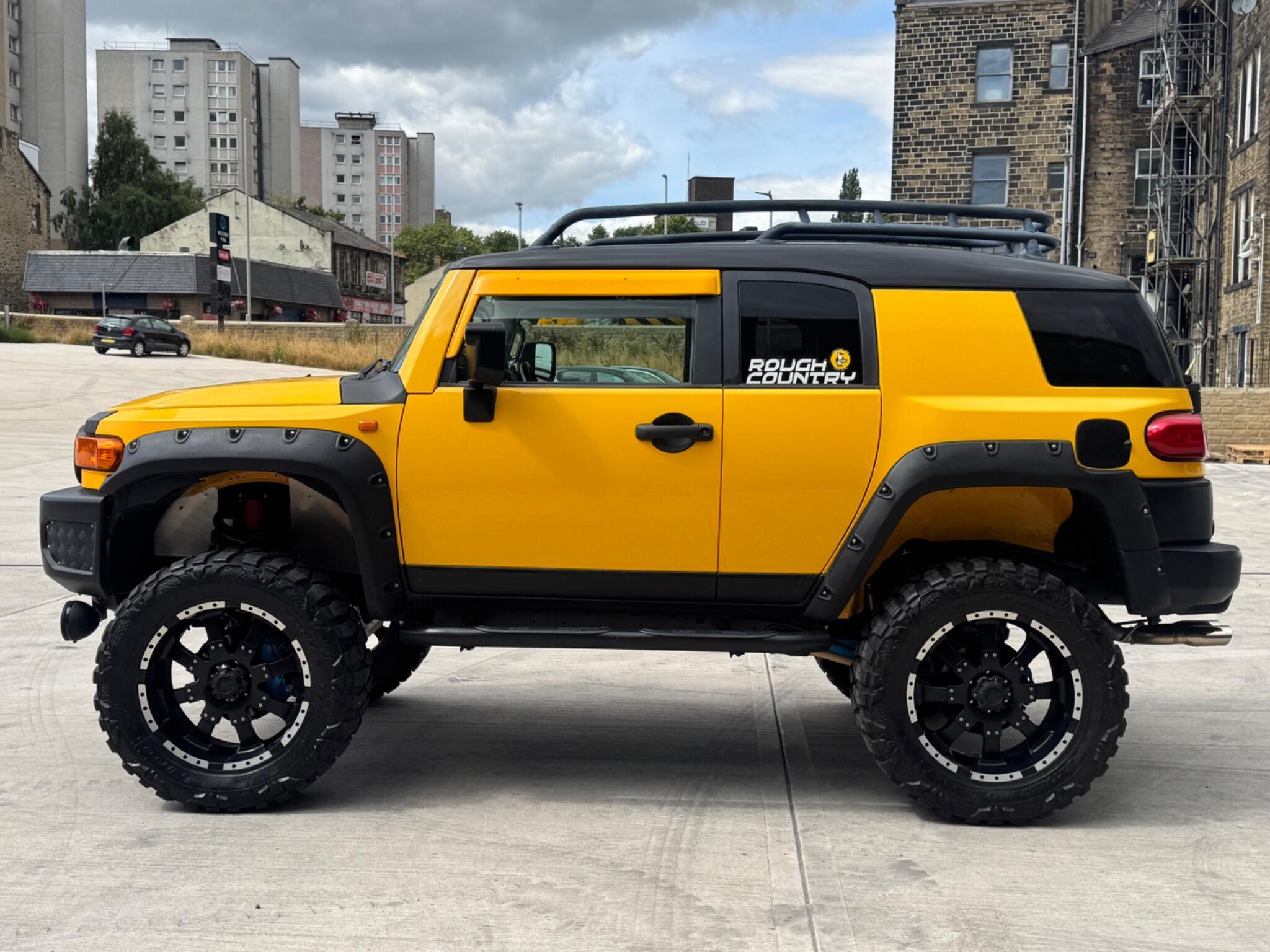 Toyota FJ CRUISER - Image 2