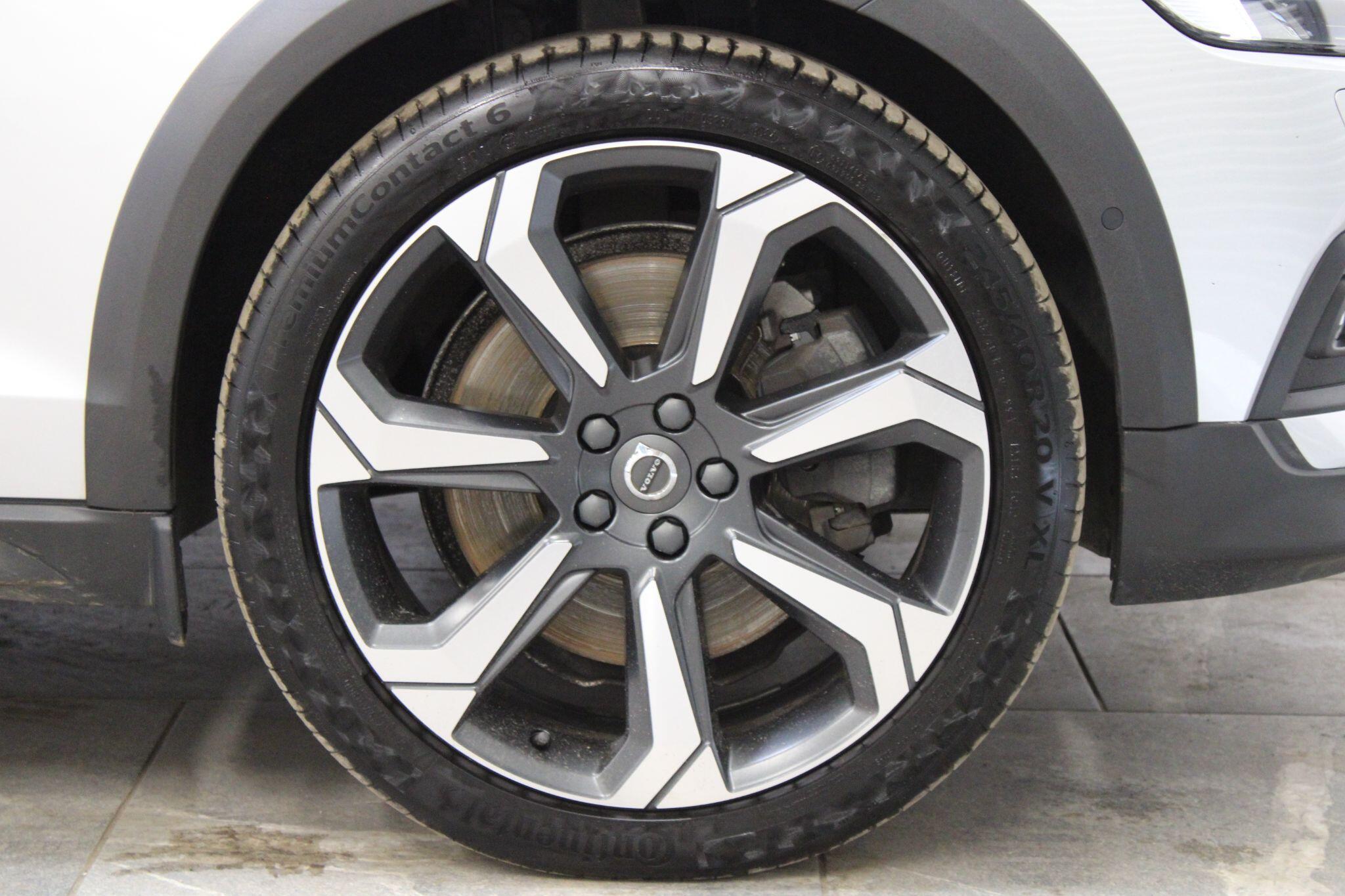 Volvo V60 CROSS COUNTRY - Image 10