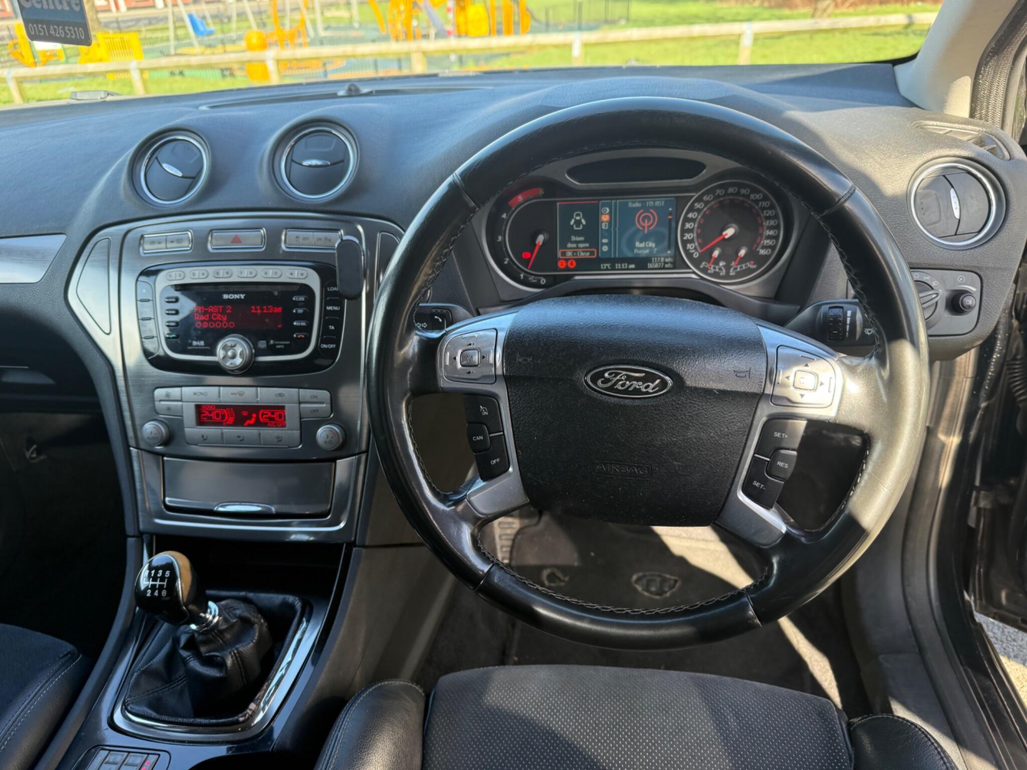 Ford Mondeo - Image 25