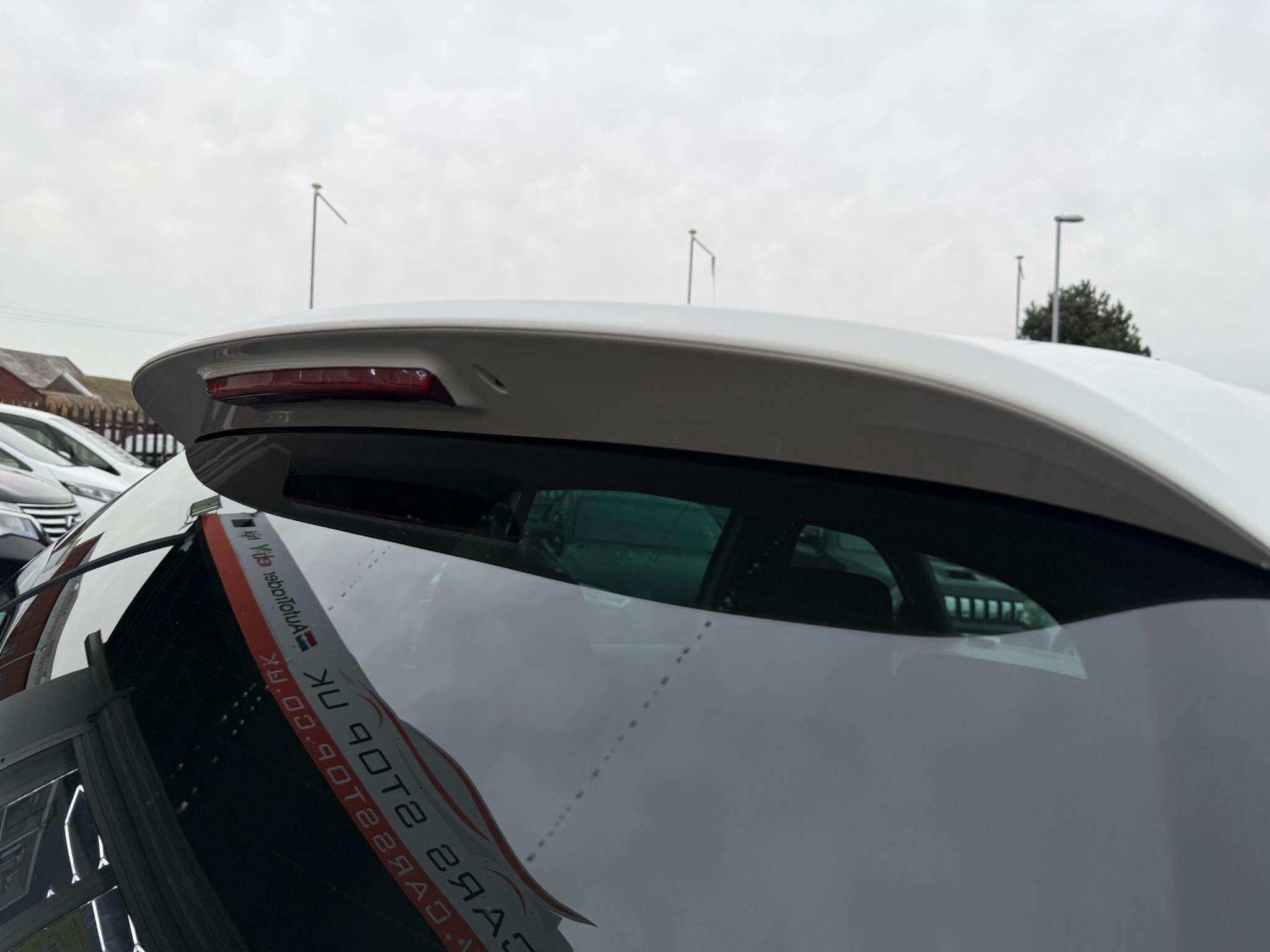 Volkswagen Golf - Image 23