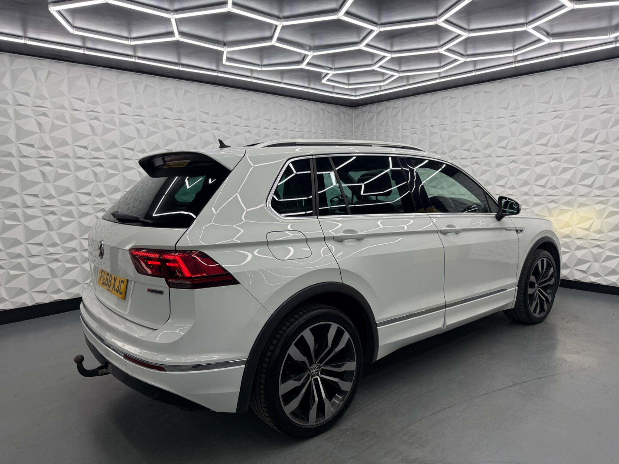 Volkswagen Tiguan - Image 15