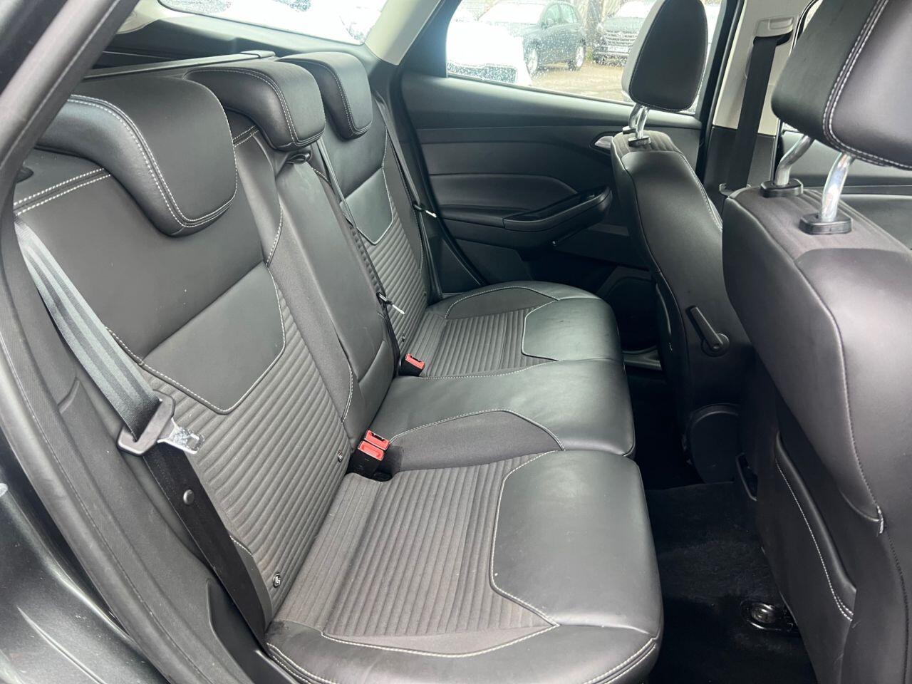 Ford Focus - Image 27