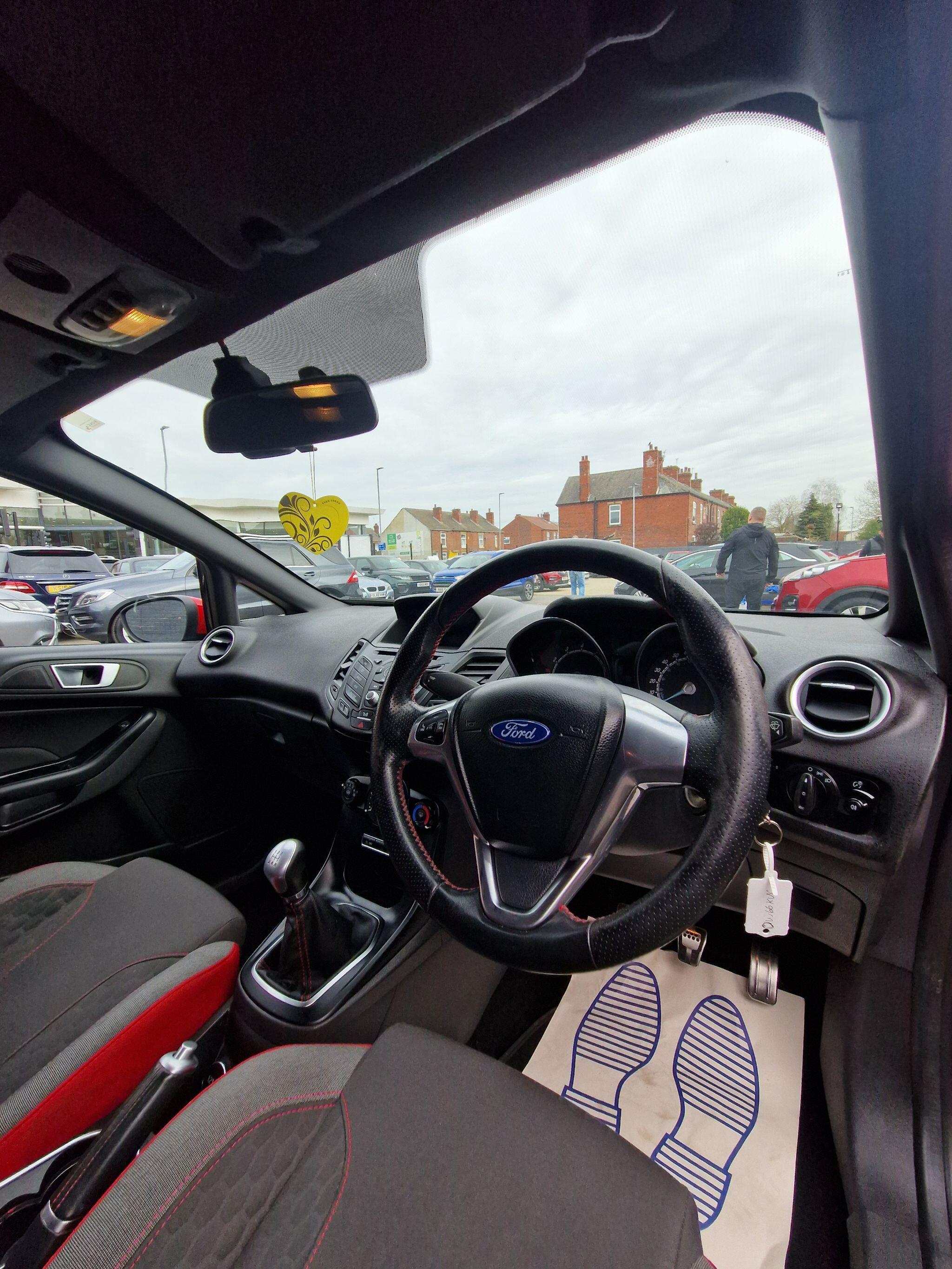 Ford Fiesta - Image 21