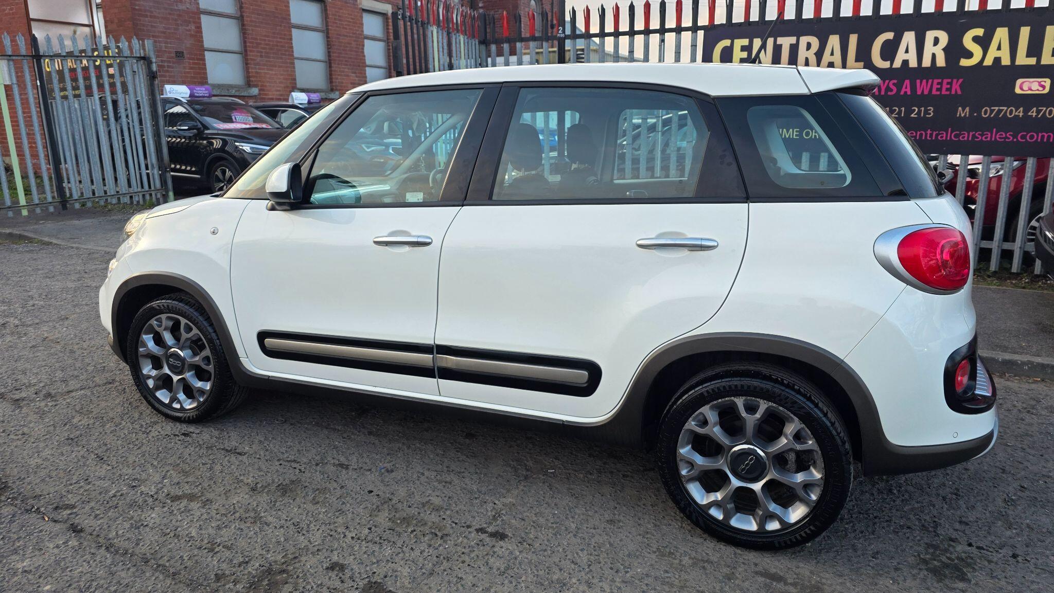 Fiat 500L - Image 13