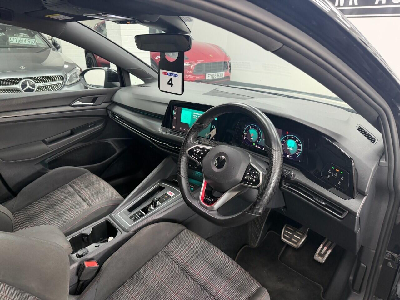 Volkswagen Golf - Image 14