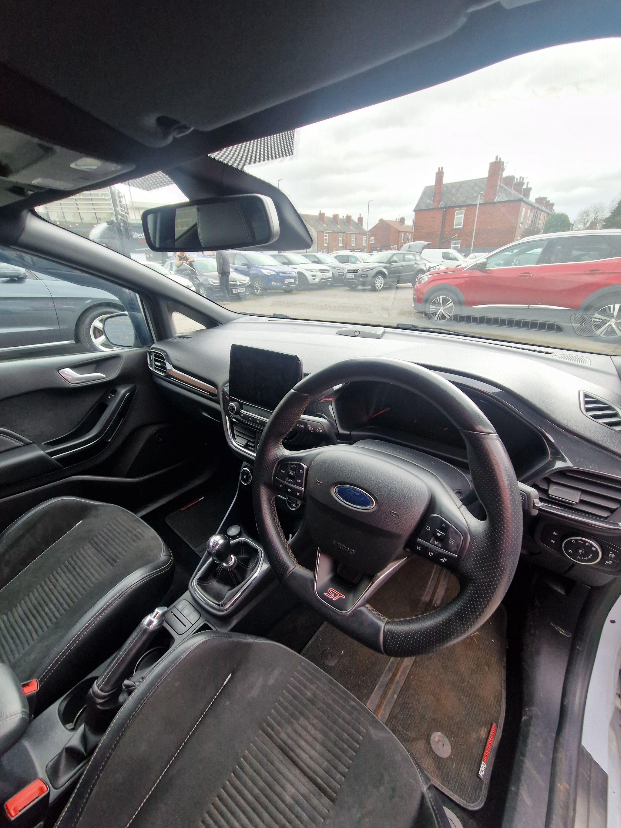 Ford Fiesta - Image 30