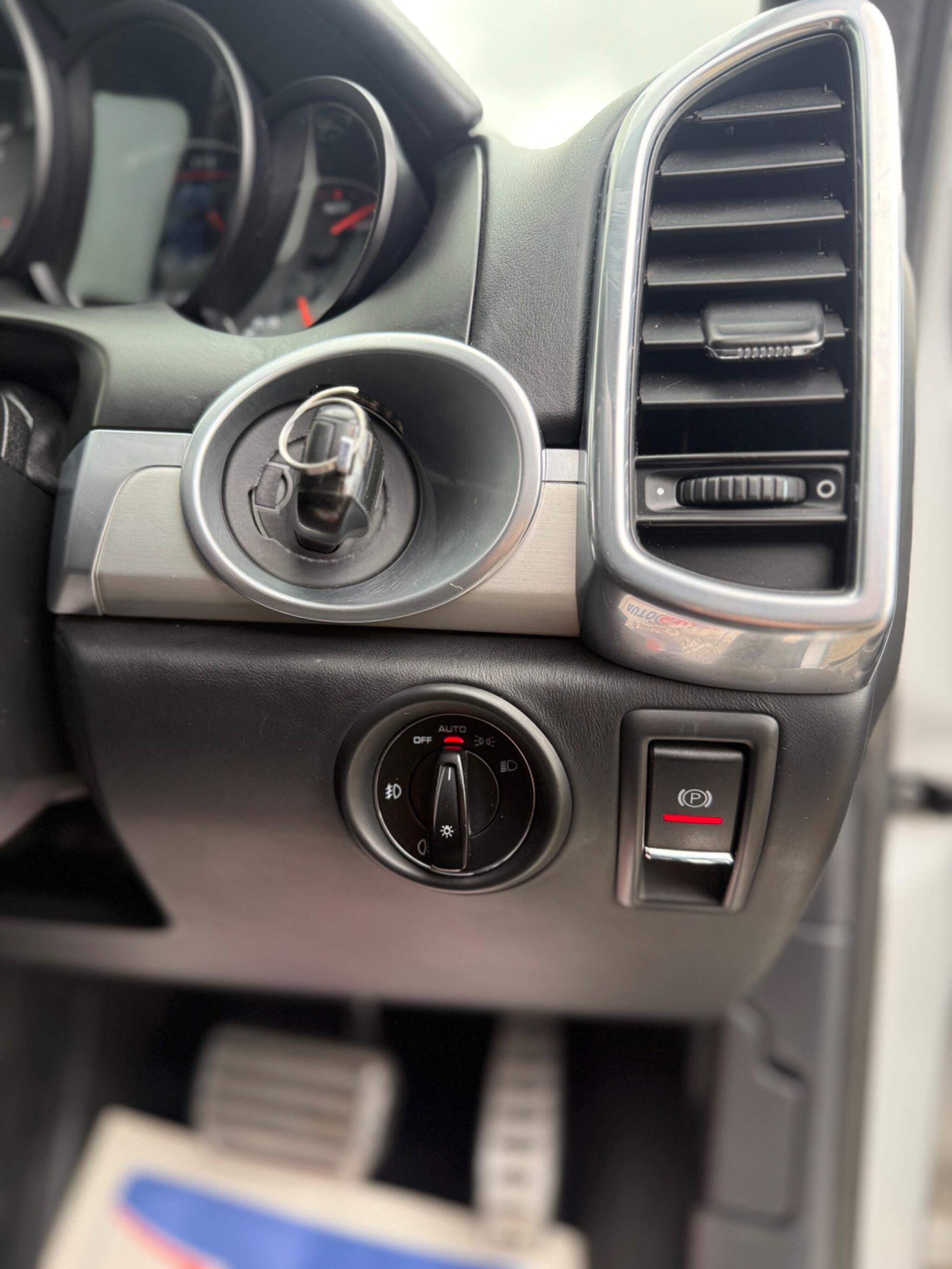 Porsche Cayenne - Image 47