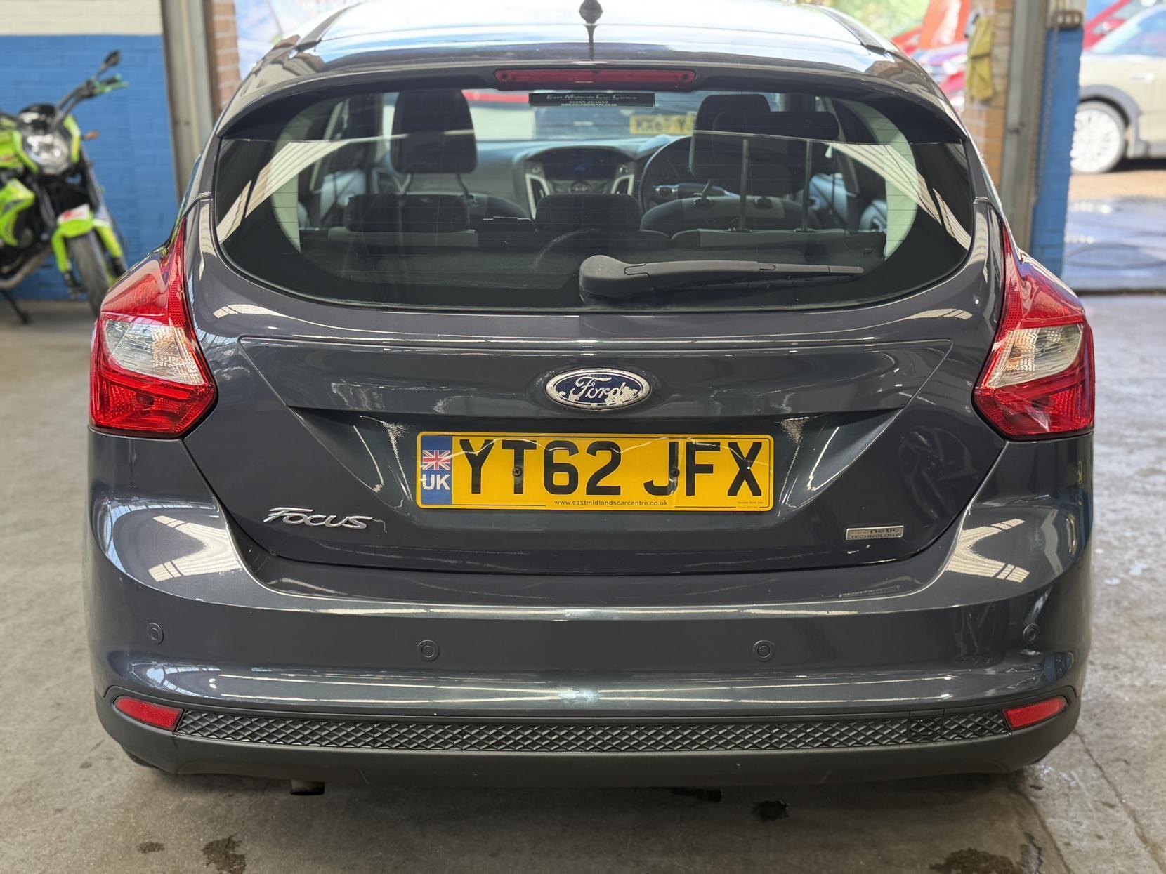 Ford Focus - Image 8