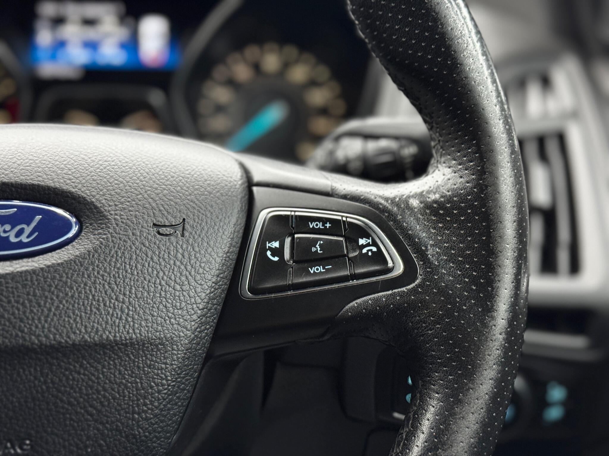 Ford Focus - Image 20