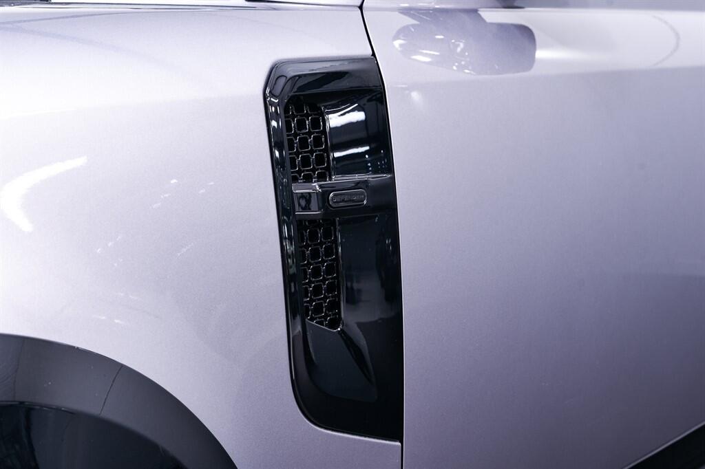 Land Rover Defender 90 - Image 7