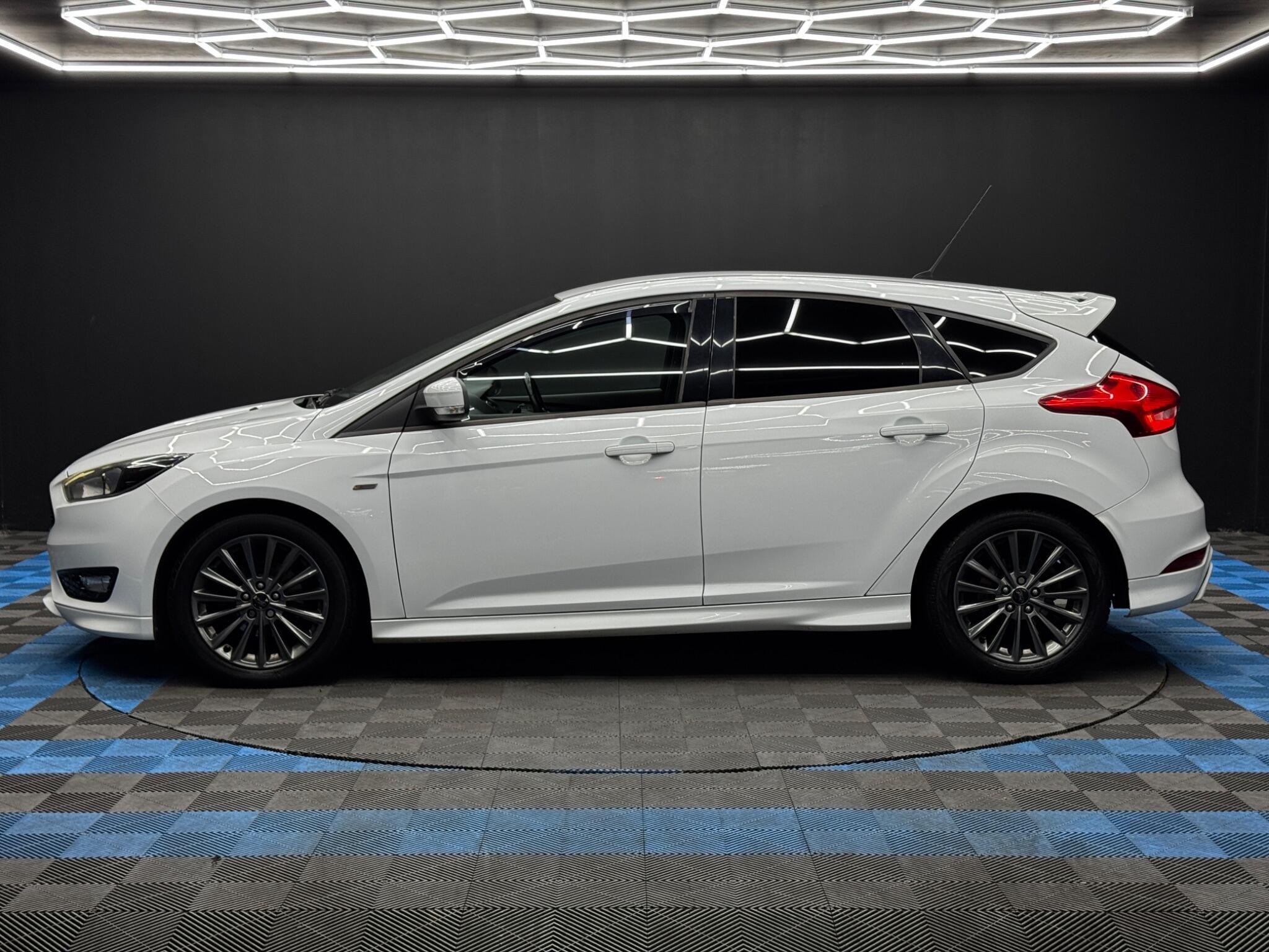 Ford Focus - Image 8