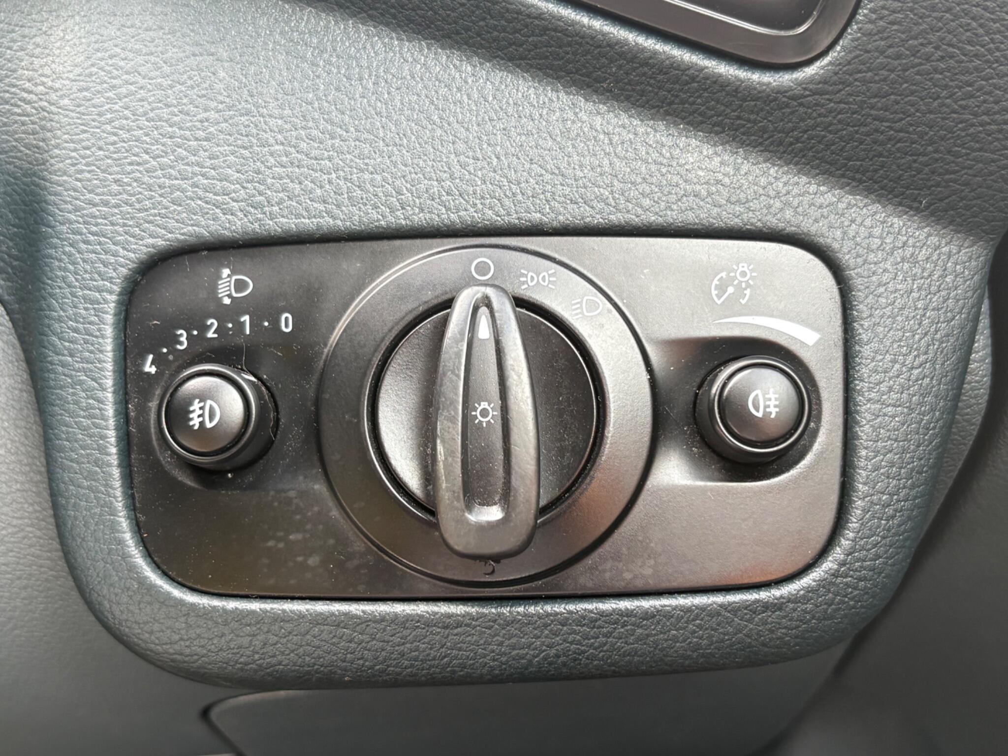 Ford C-MAX - Image 40