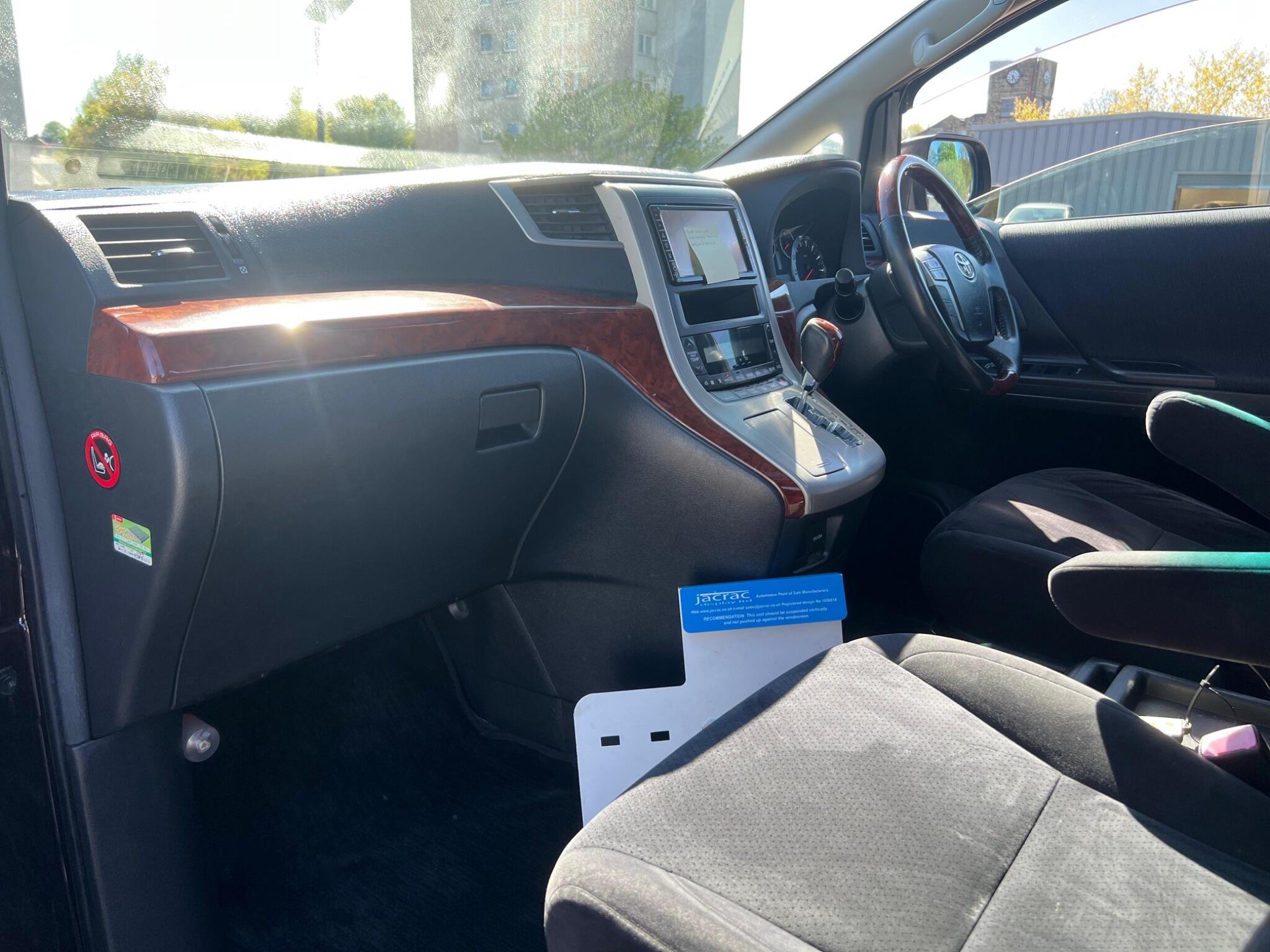 Toyota Vellfire - Image 11