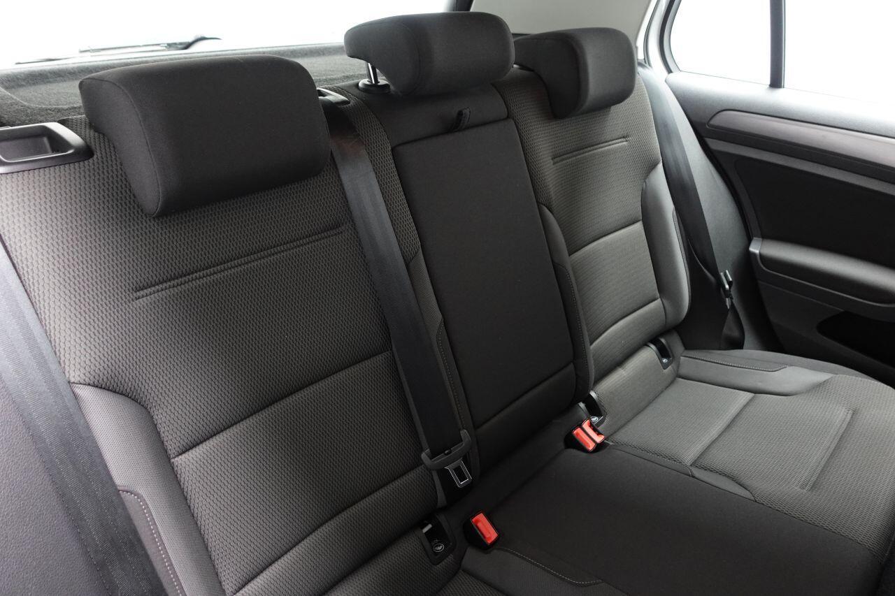 Volkswagen Golf - Image 18
