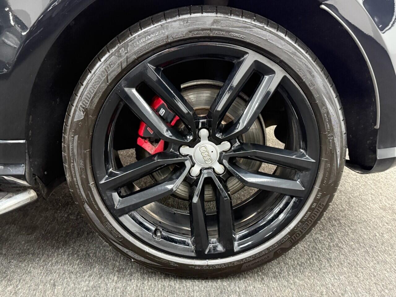 Audi SQ5 - Image 12