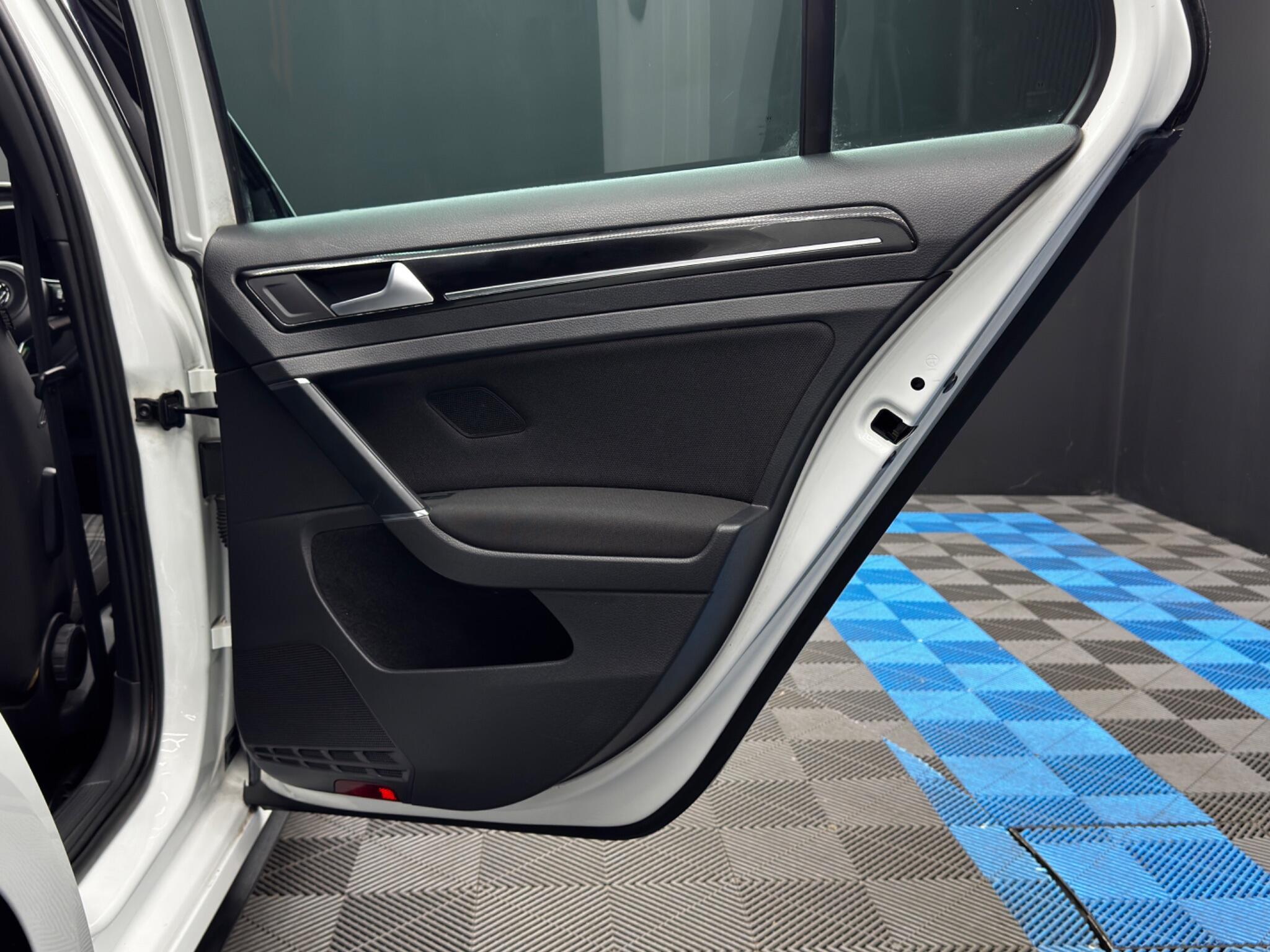 Volkswagen Golf - Image 42
