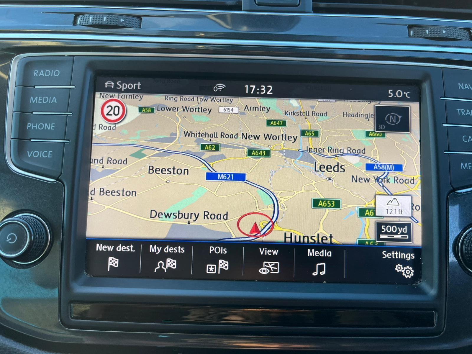 Volkswagen Tiguan - Image 12