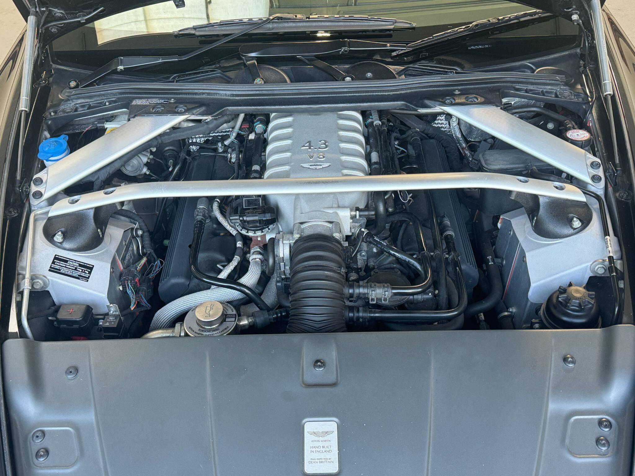 Aston Martin Vantage - Image 6