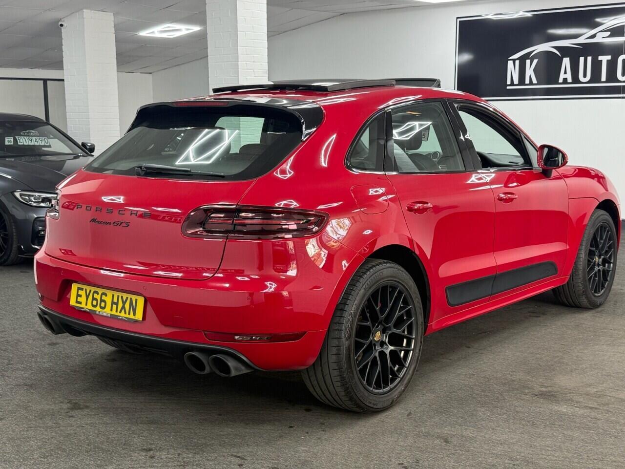 Porsche Macan - Image 4