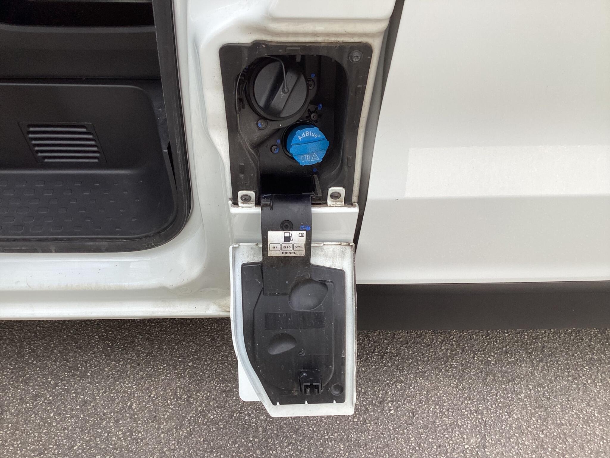 Renault Trafic - Image 11