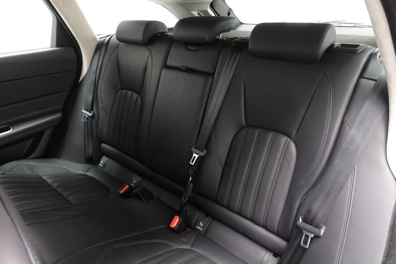 Jaguar XF - Image 21