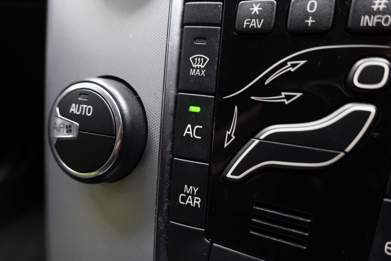 Volvo V40 CROSS COUNTRY - Image 39