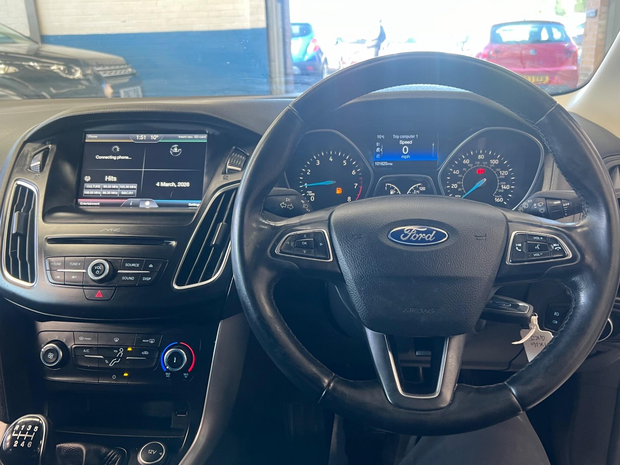 Ford Focus - Image 22