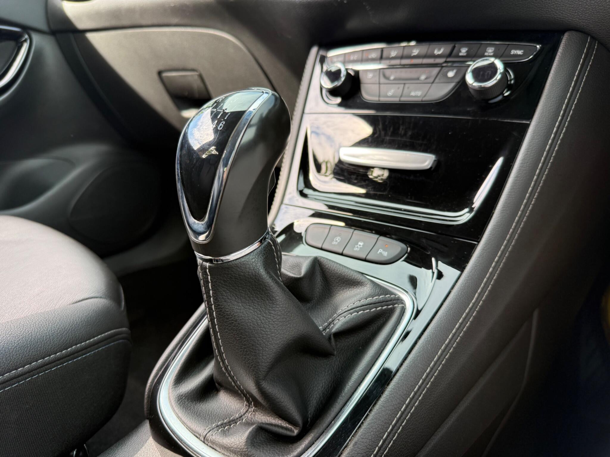Vauxhall Astra - Image 11