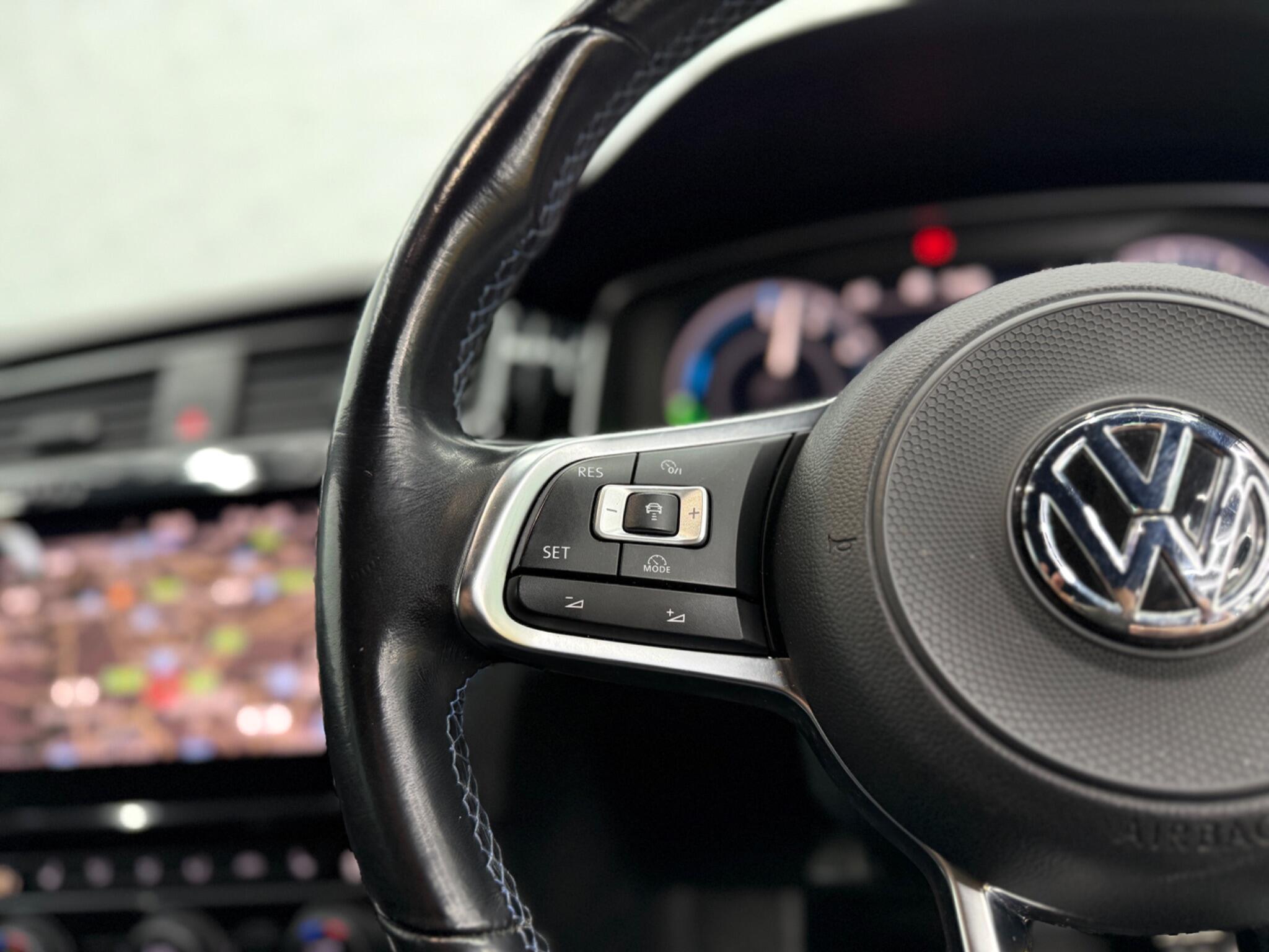 Volkswagen Golf - Image 32