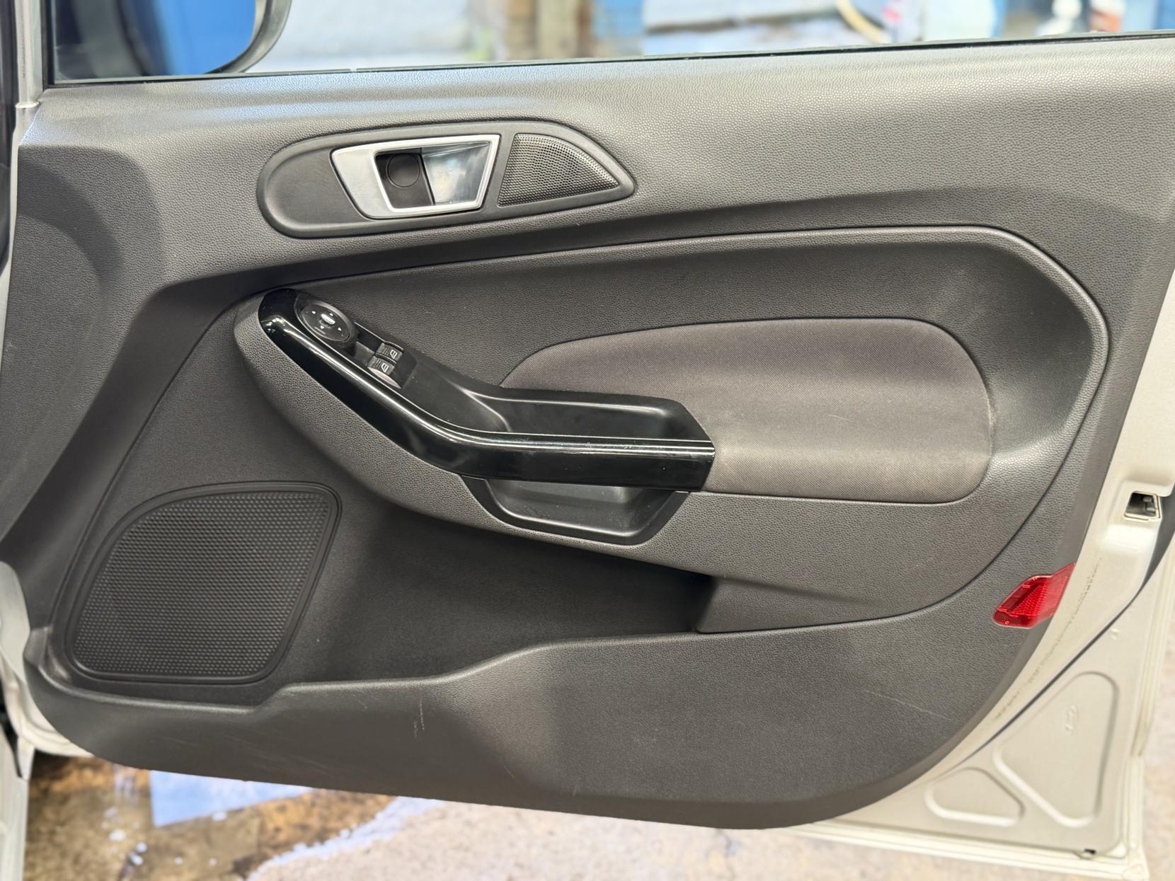 Ford Fiesta - Image 20