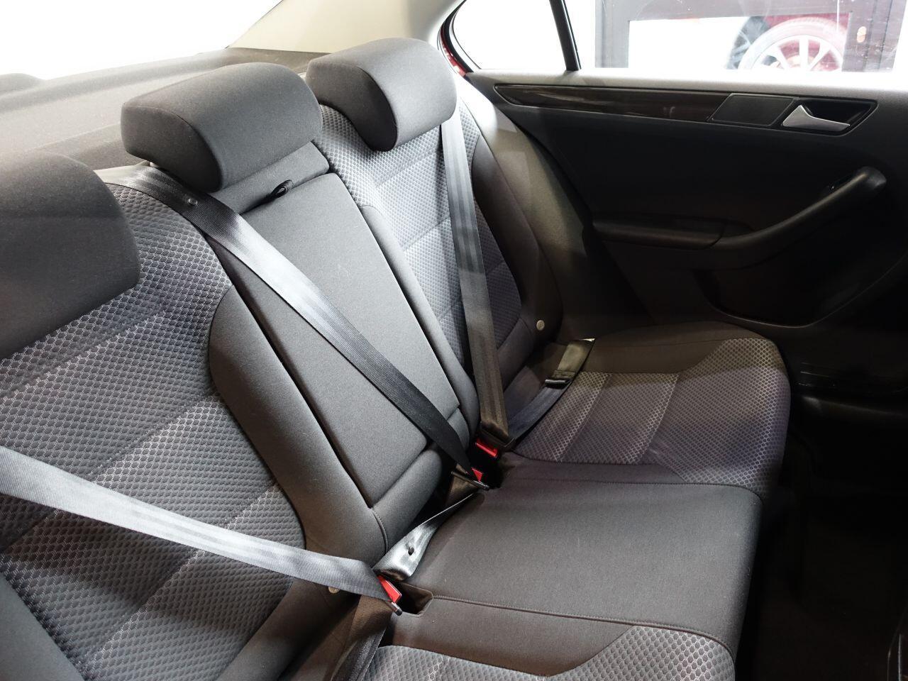 Volkswagen Jetta - Image 19