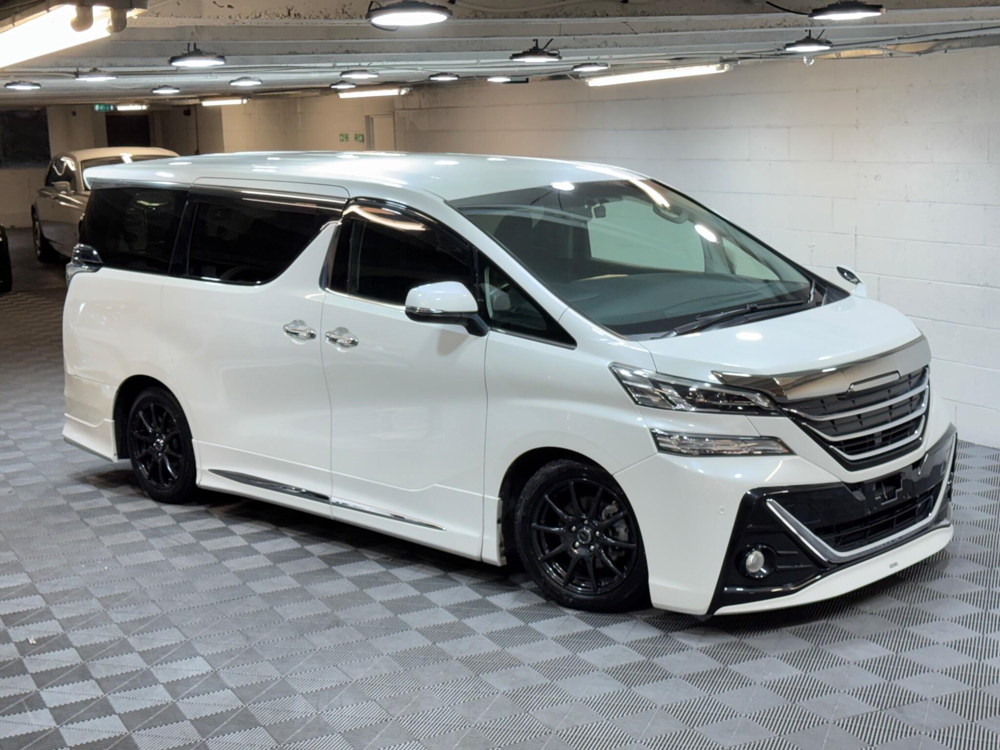 Toyota Vellfire - Image 8