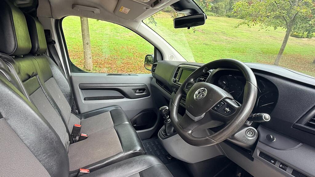 Vauxhall Vivaro - Image 12