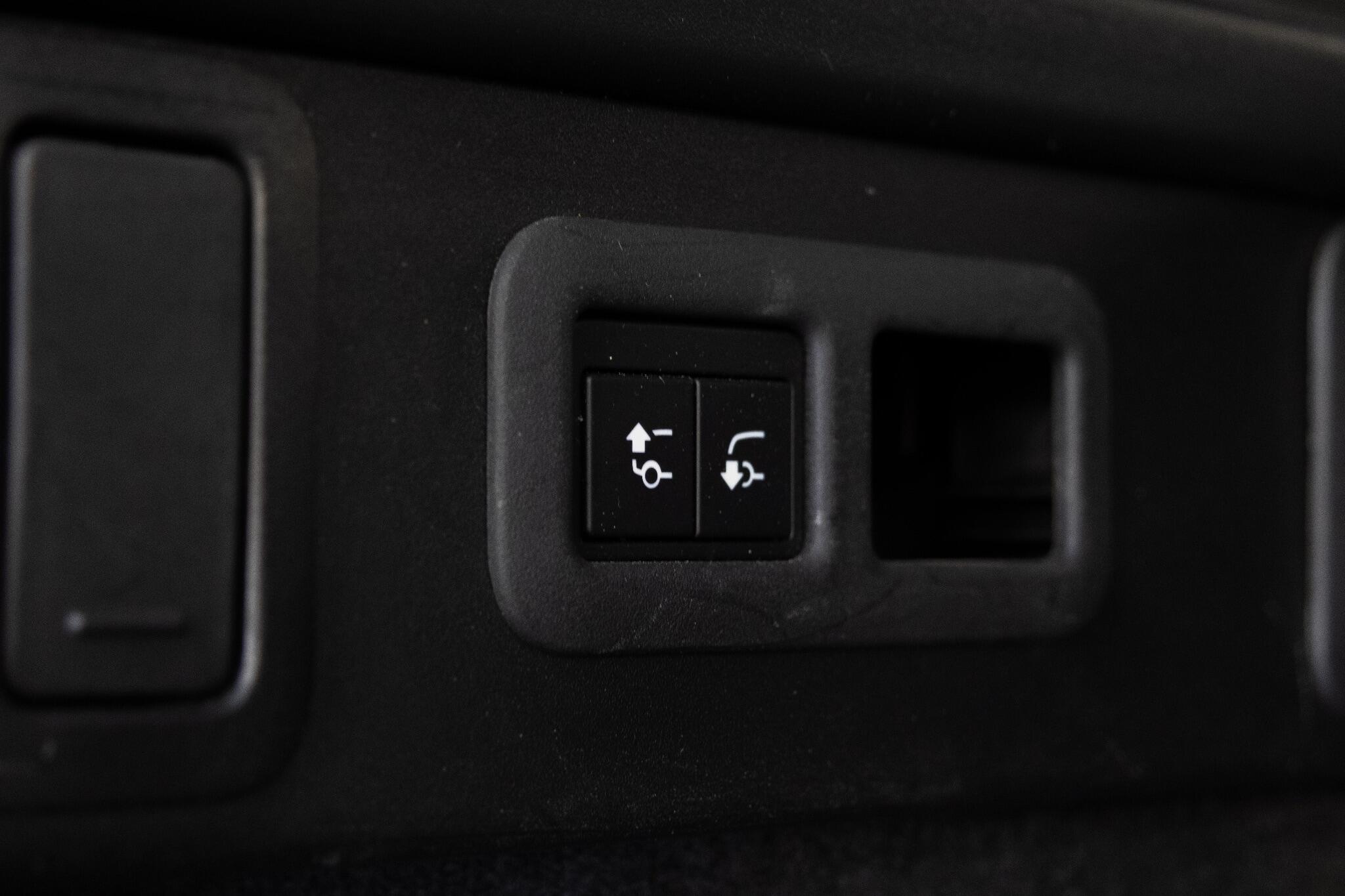 Land Rover Range Rover Velar - Image 12