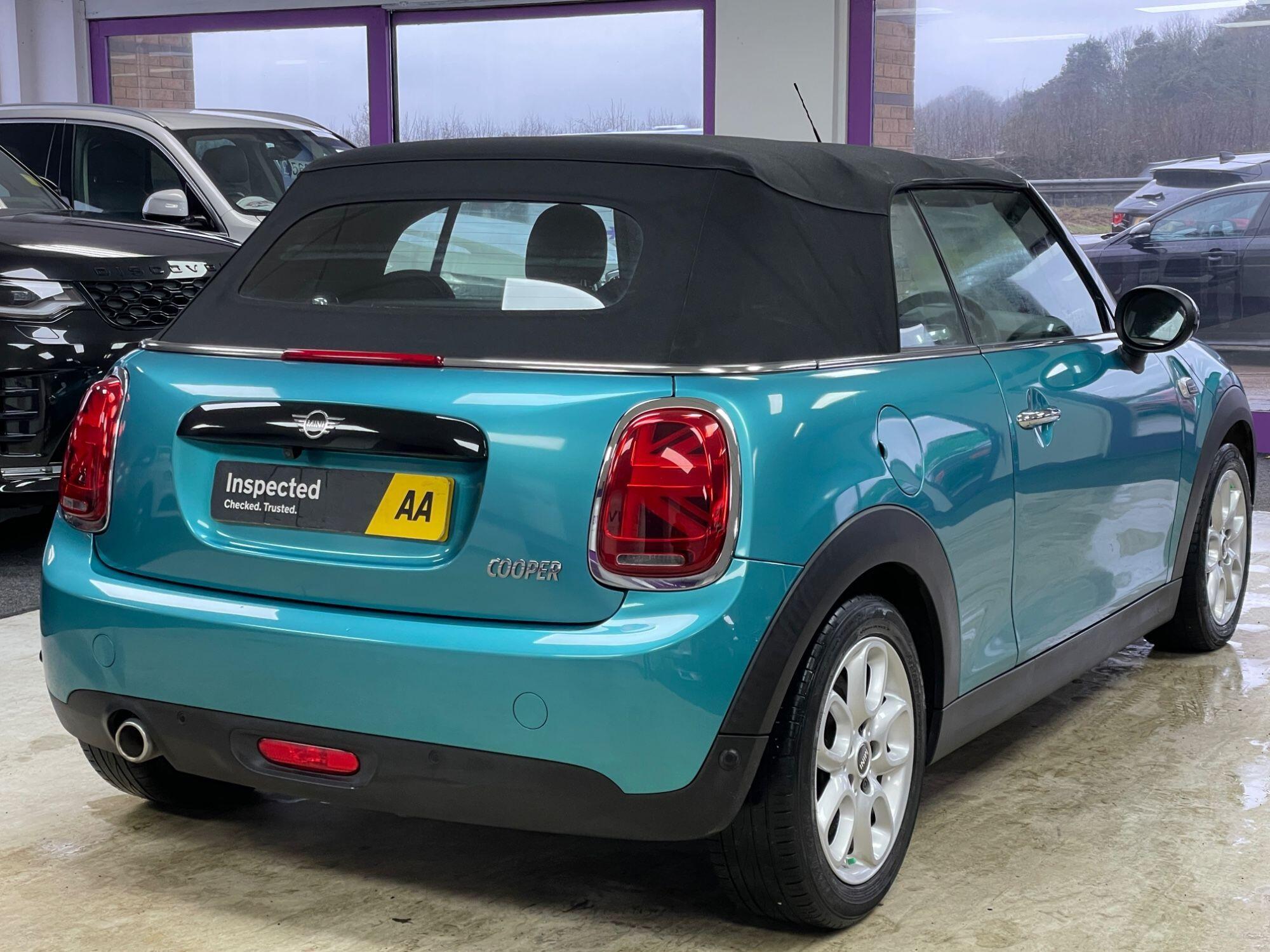 MINI Convertible - Image 15