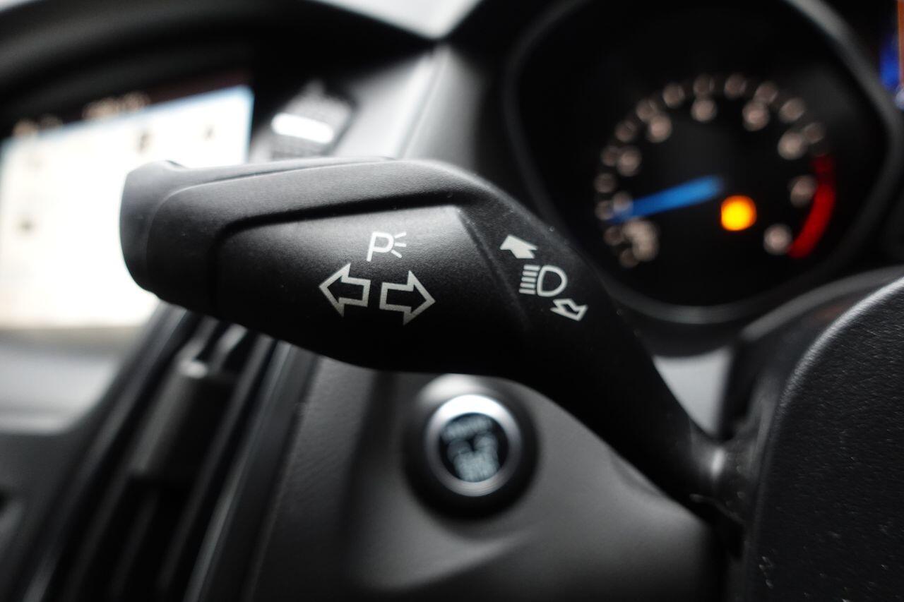 Ford Focus - Image 33