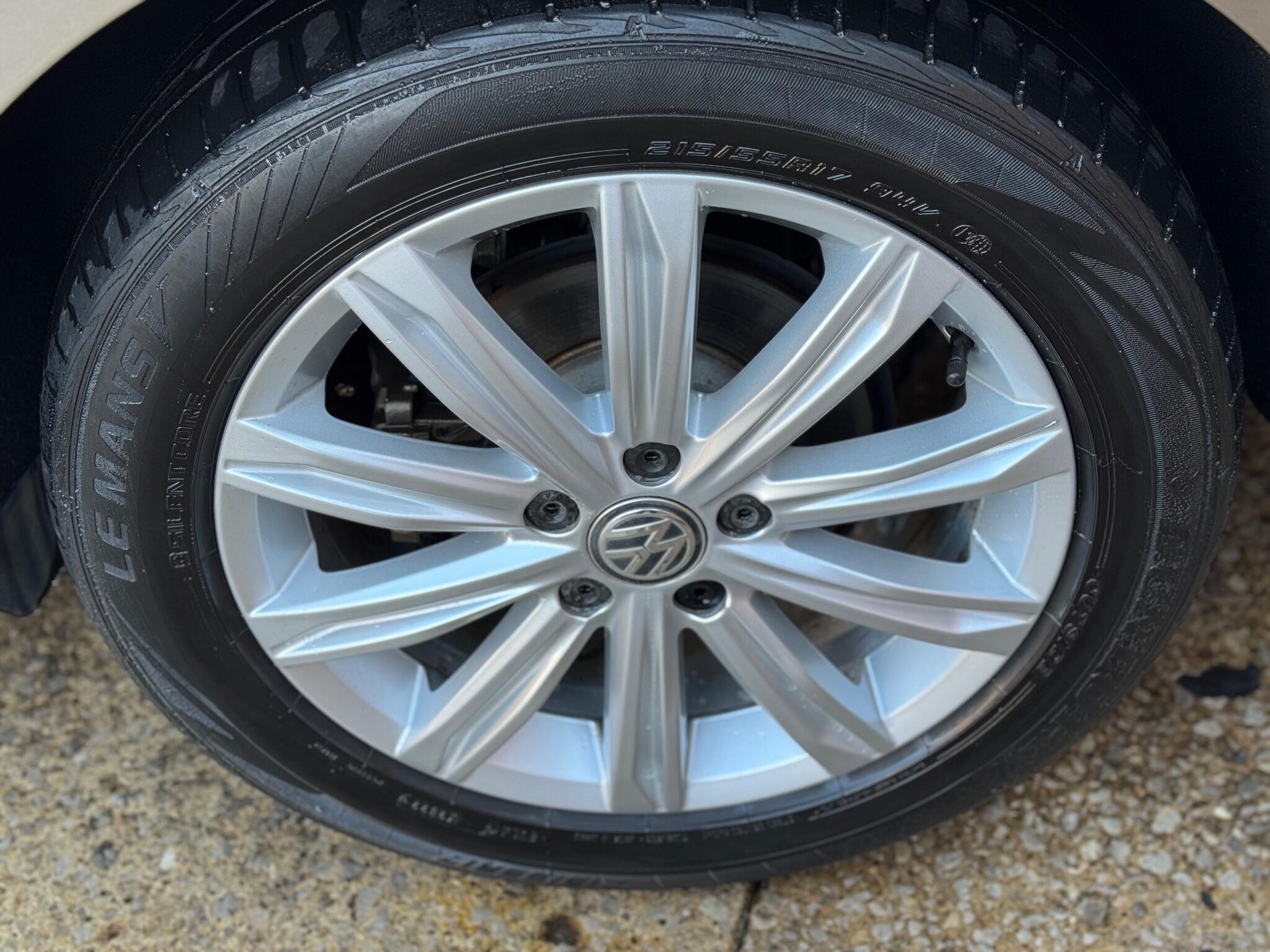 Volkswagen Touran - Image 24