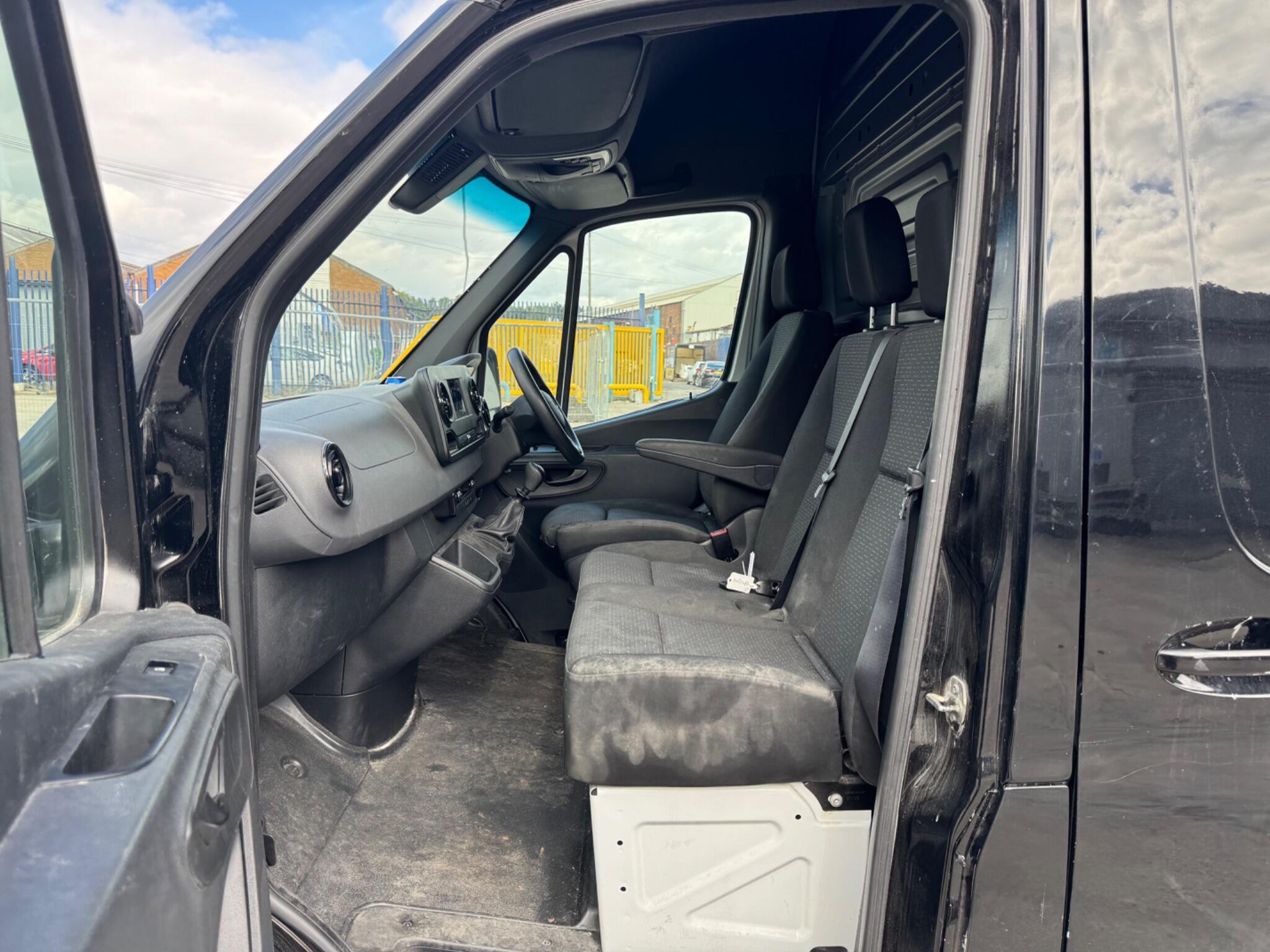 Mercedes Sprinter - Image 10
