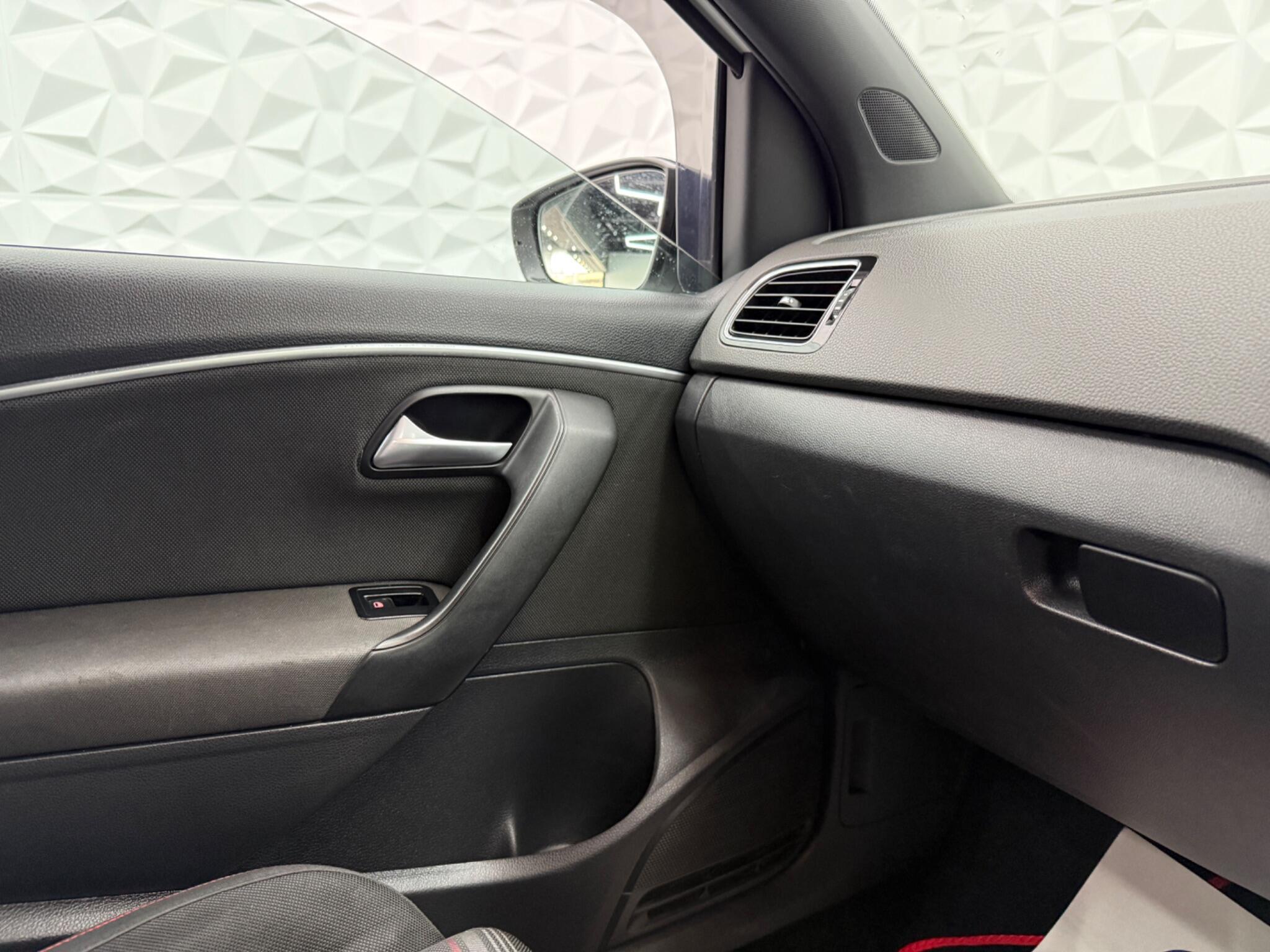 Volkswagen Polo - Image 40