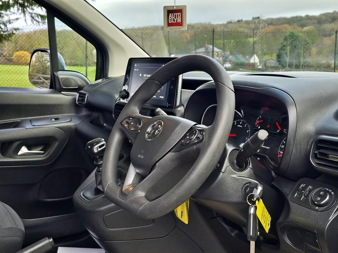 Vauxhall Combo Life - Image 11